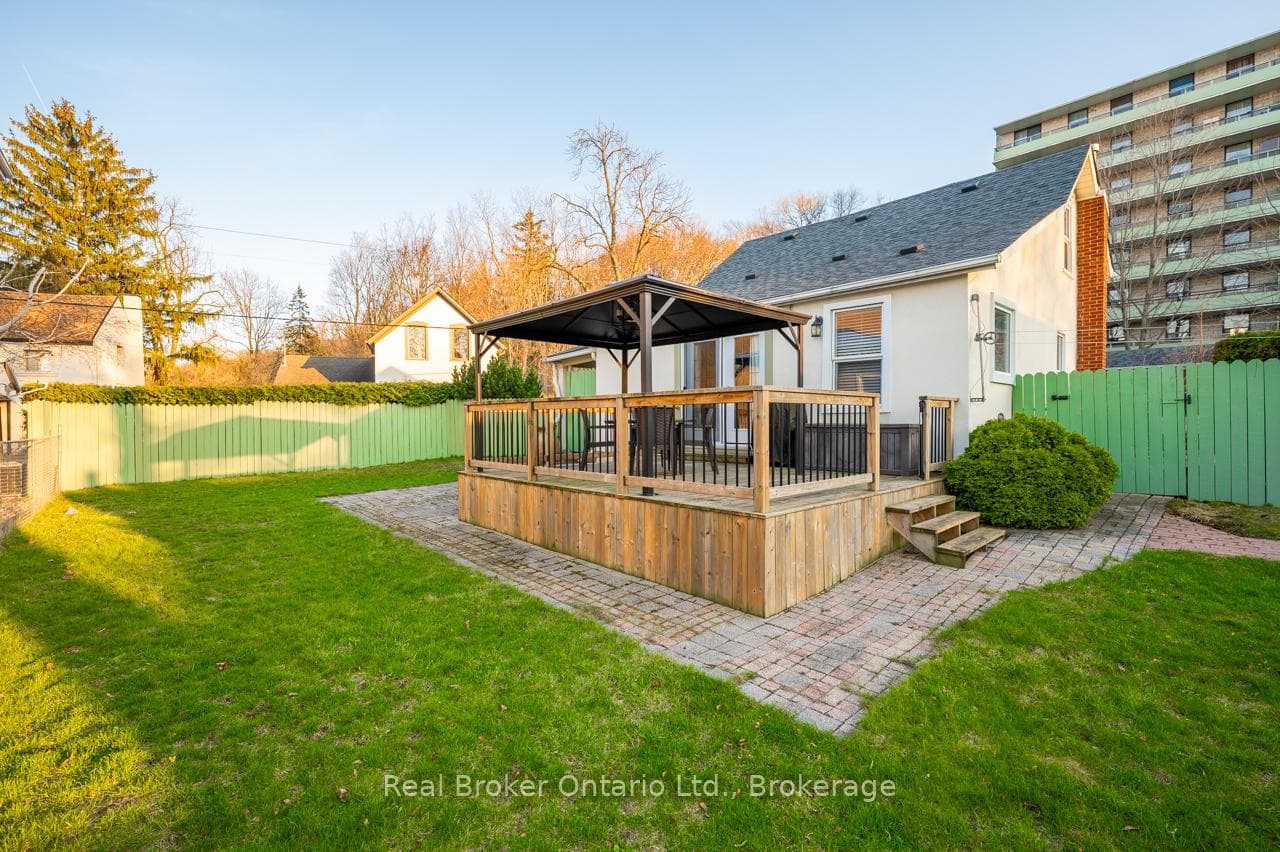 15 Maple Avenue photo 22