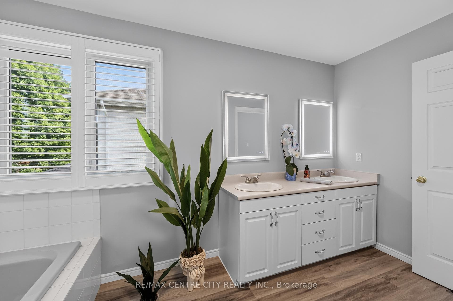 15 Cavanaugh Crescent photo 33