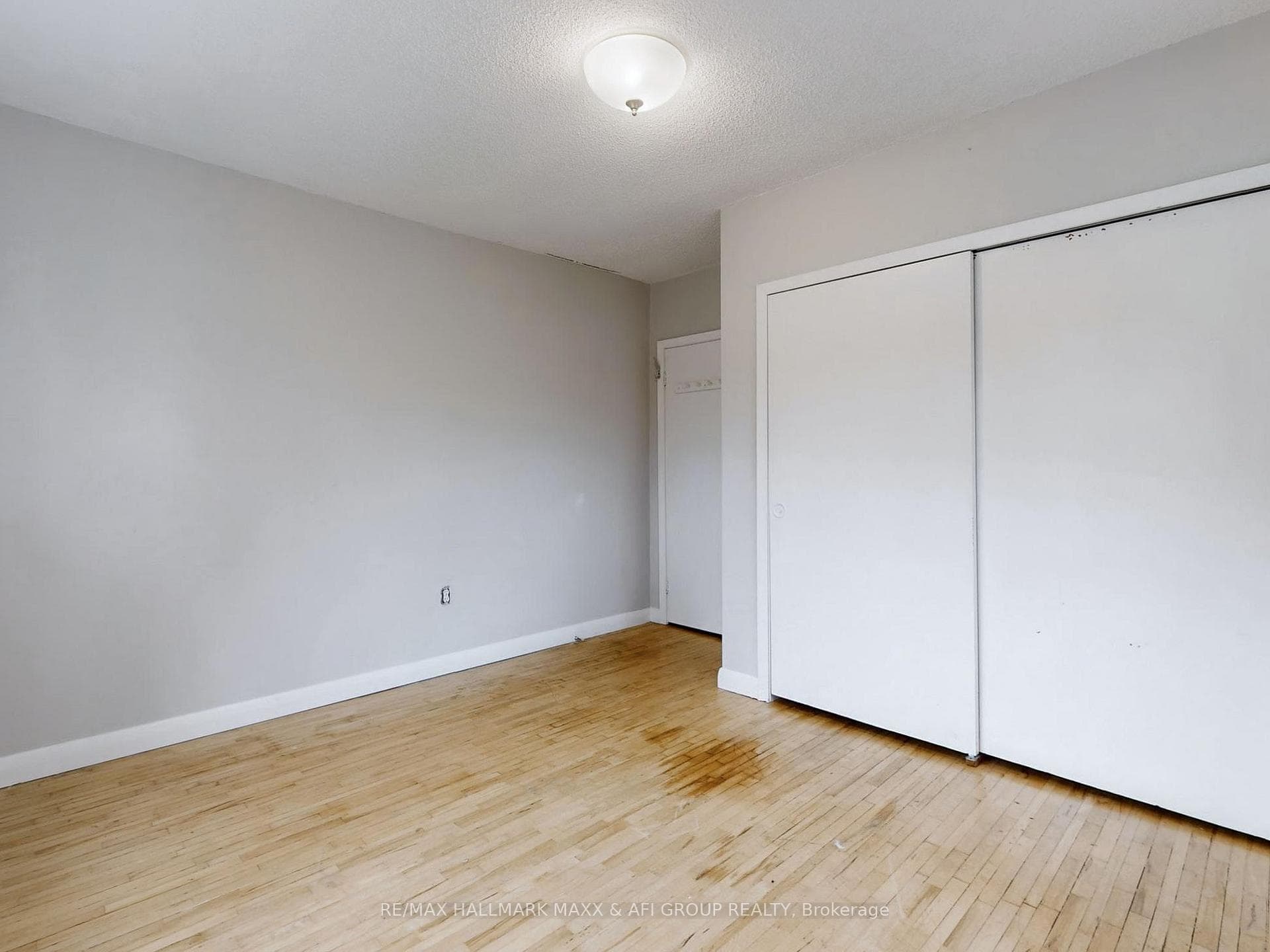 1036 Marley Crescent photo 23