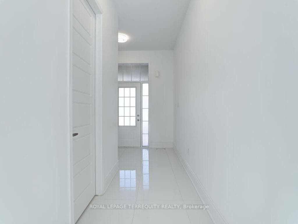 995 Cherry Court photo 2