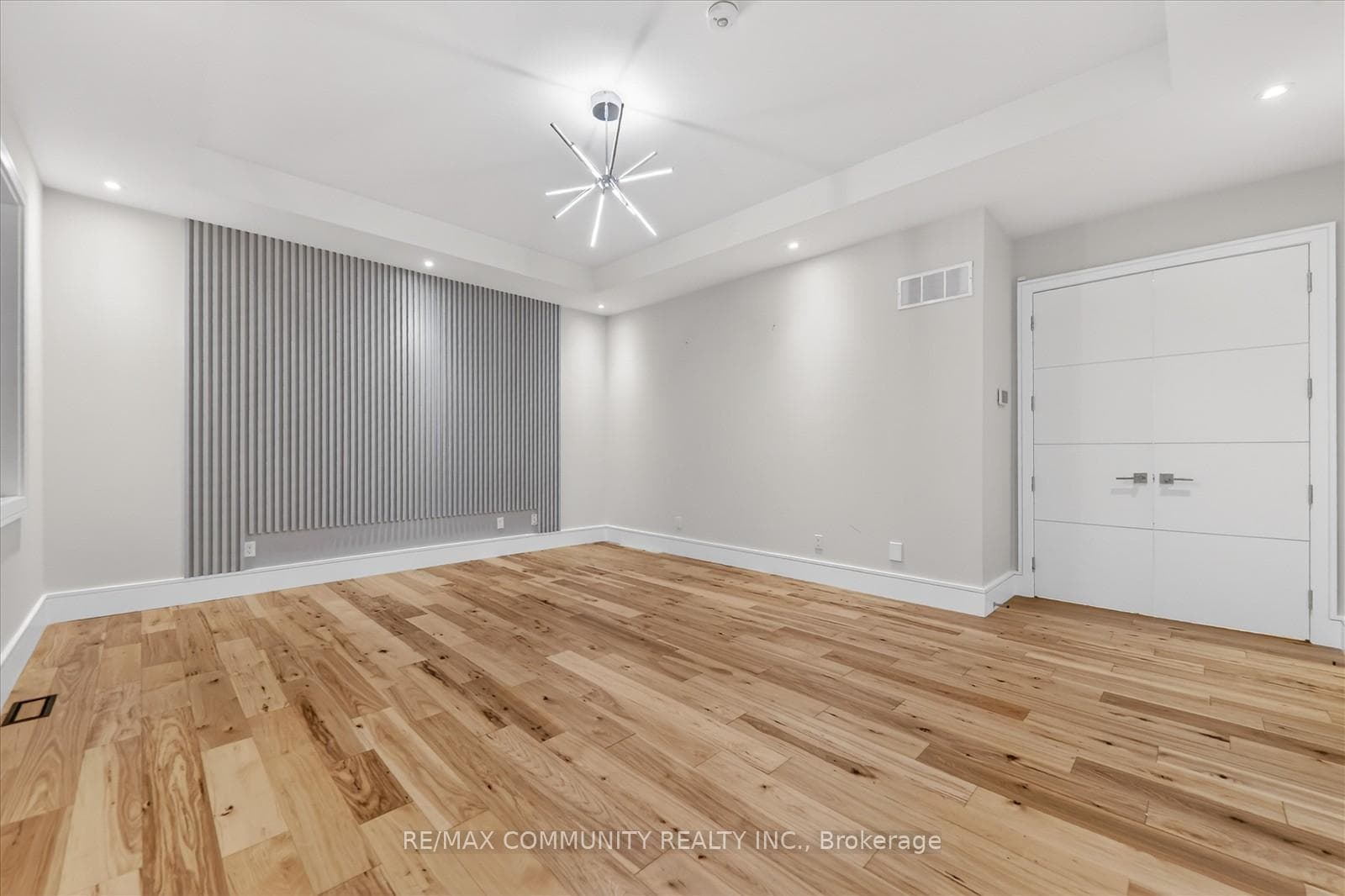 6268 Kingston Road photo 26