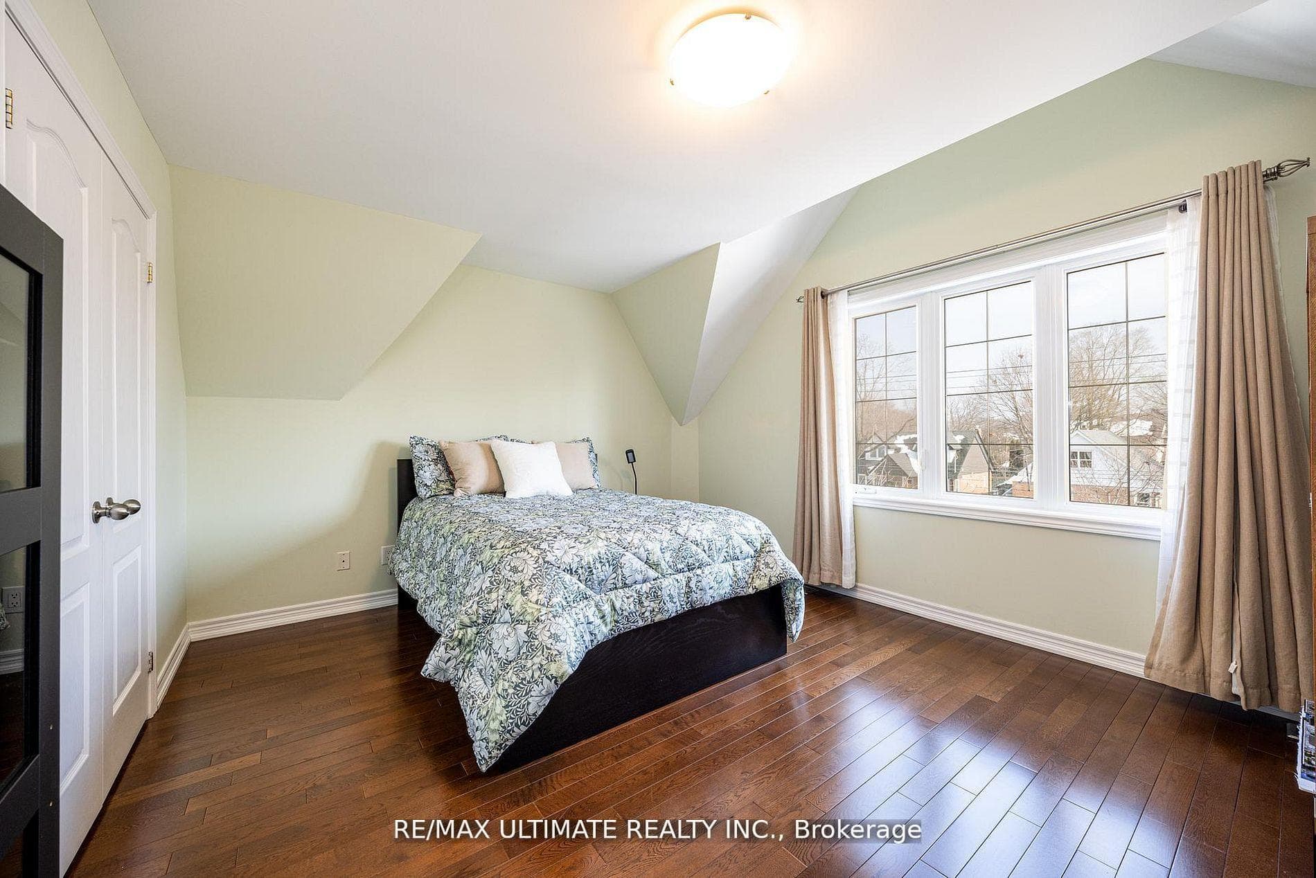 1160 Islington Avenue photo 28