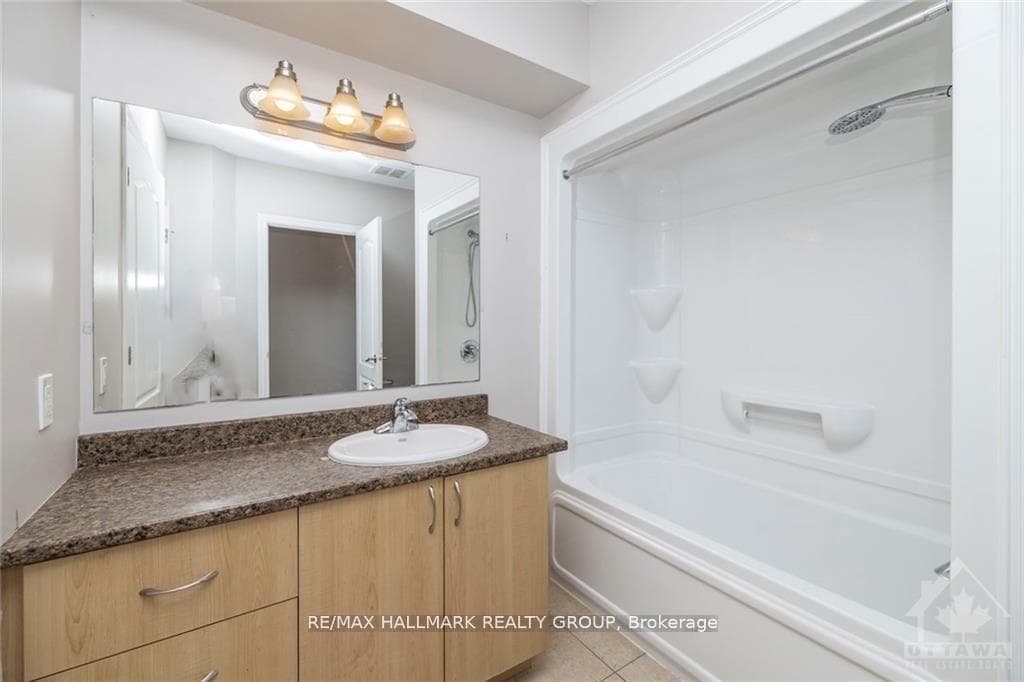1174 SOUTH RUSSELL Road Unit A photo 20