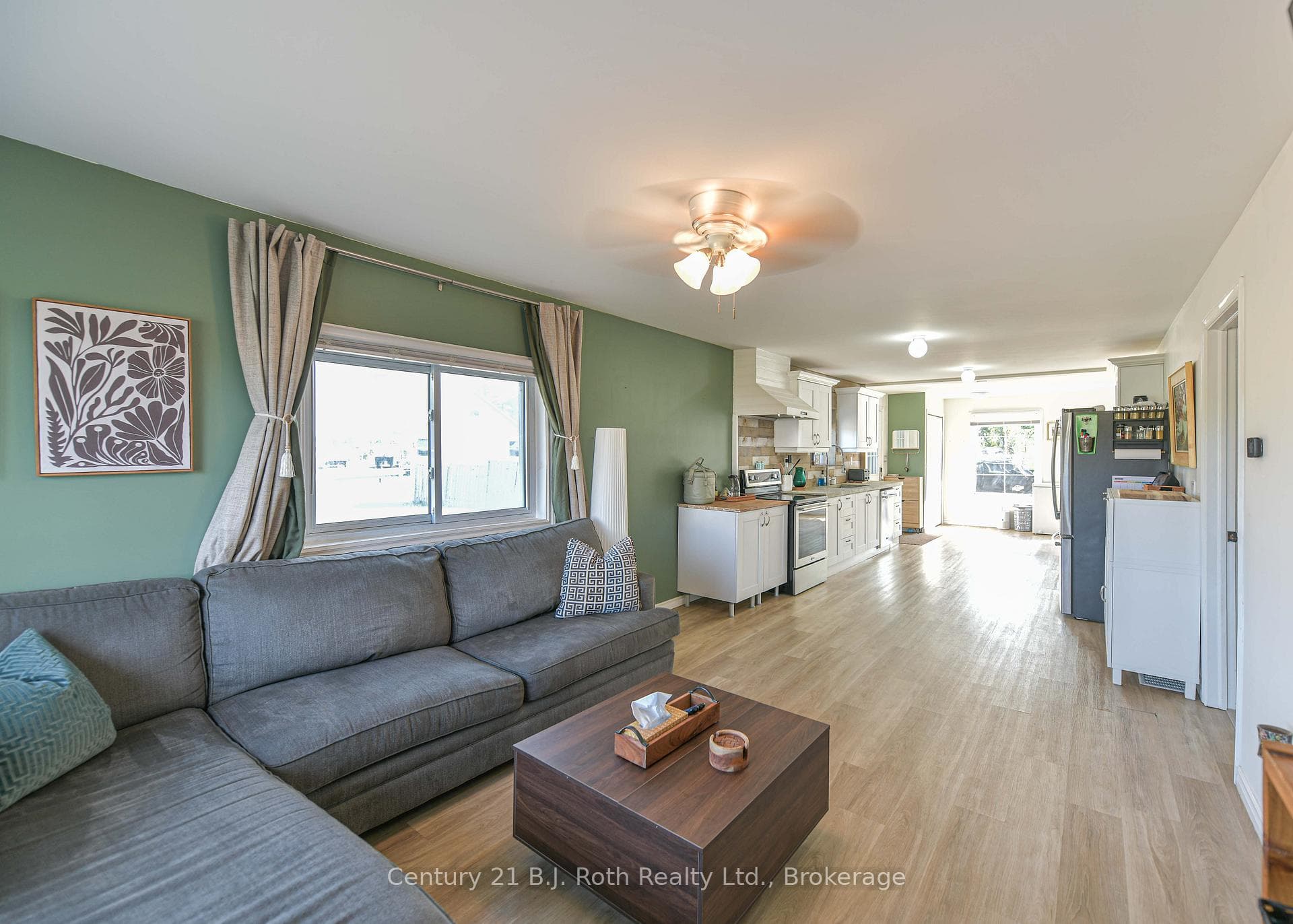 8441 11 Highway photo 31
