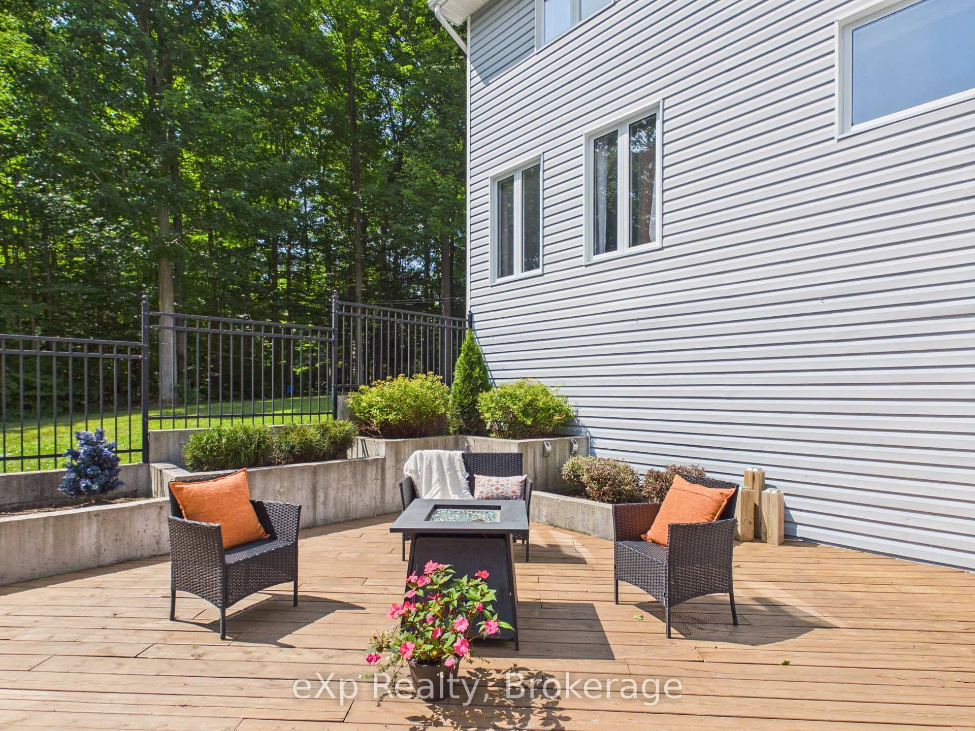 20 Highland Crescent photo 39
