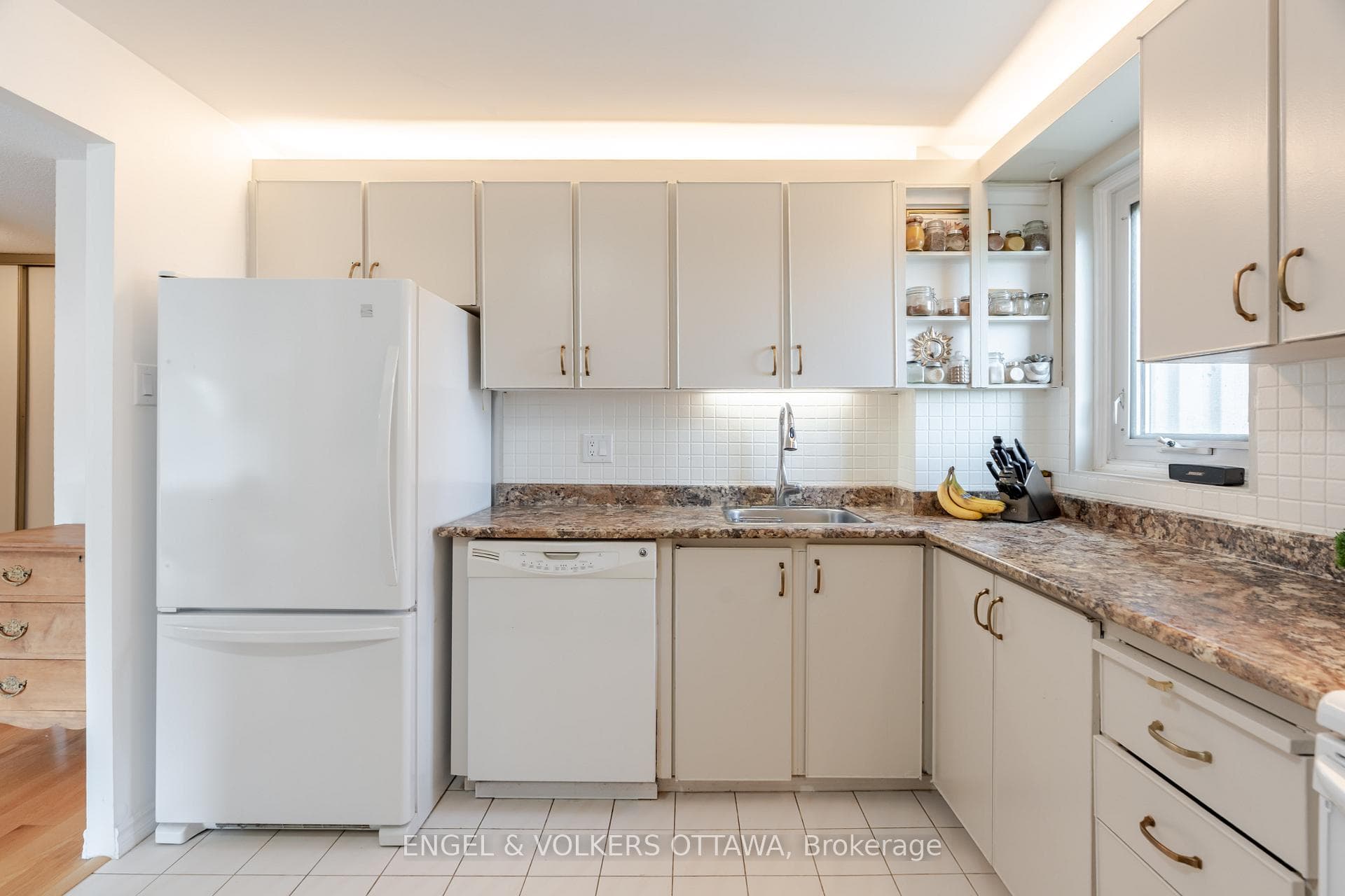 1171 Ambleside Drive Unit 606 photo 25
