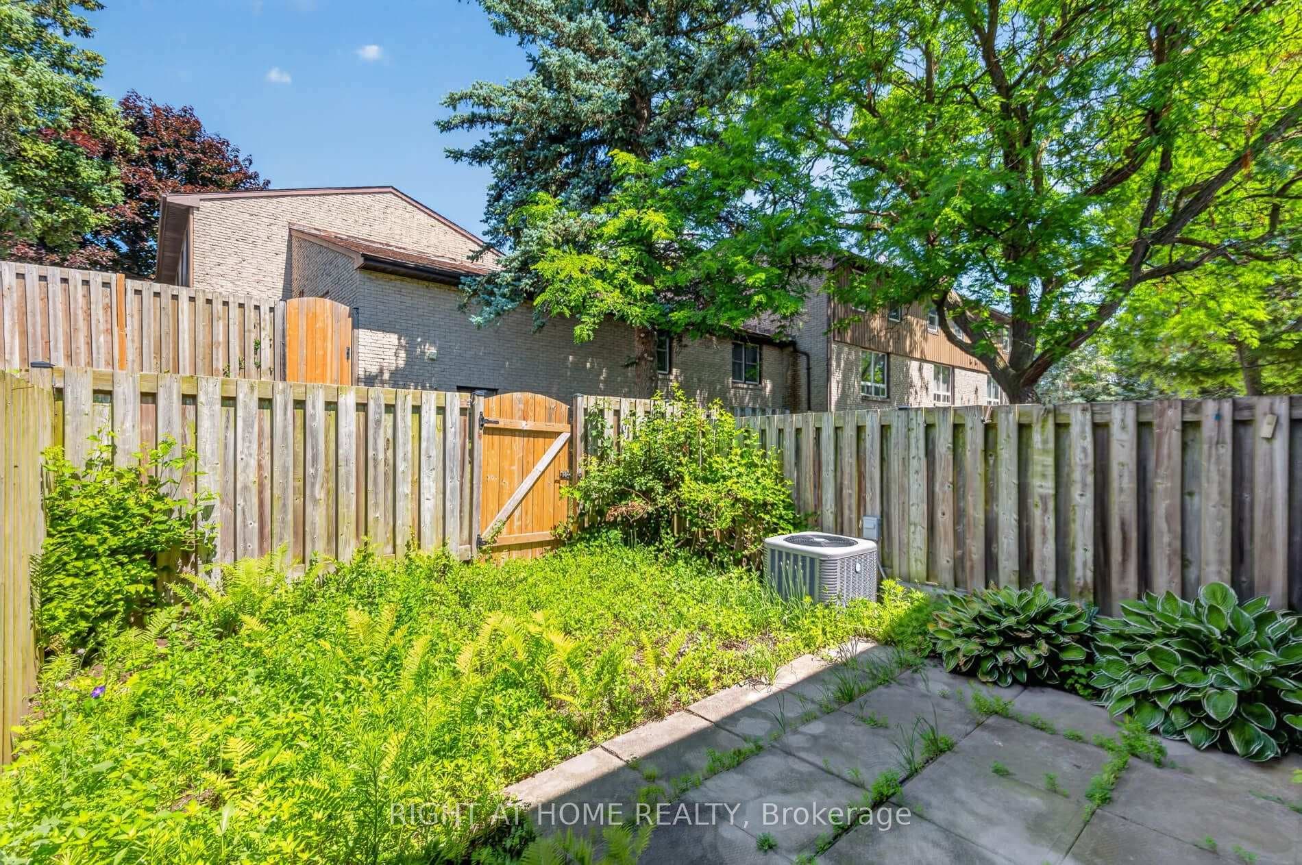 215 Glamis Road Unit 11 photo 27