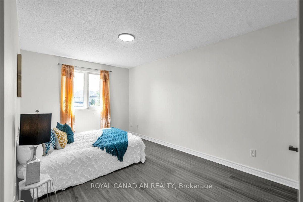 72 Short Crescent photo 32