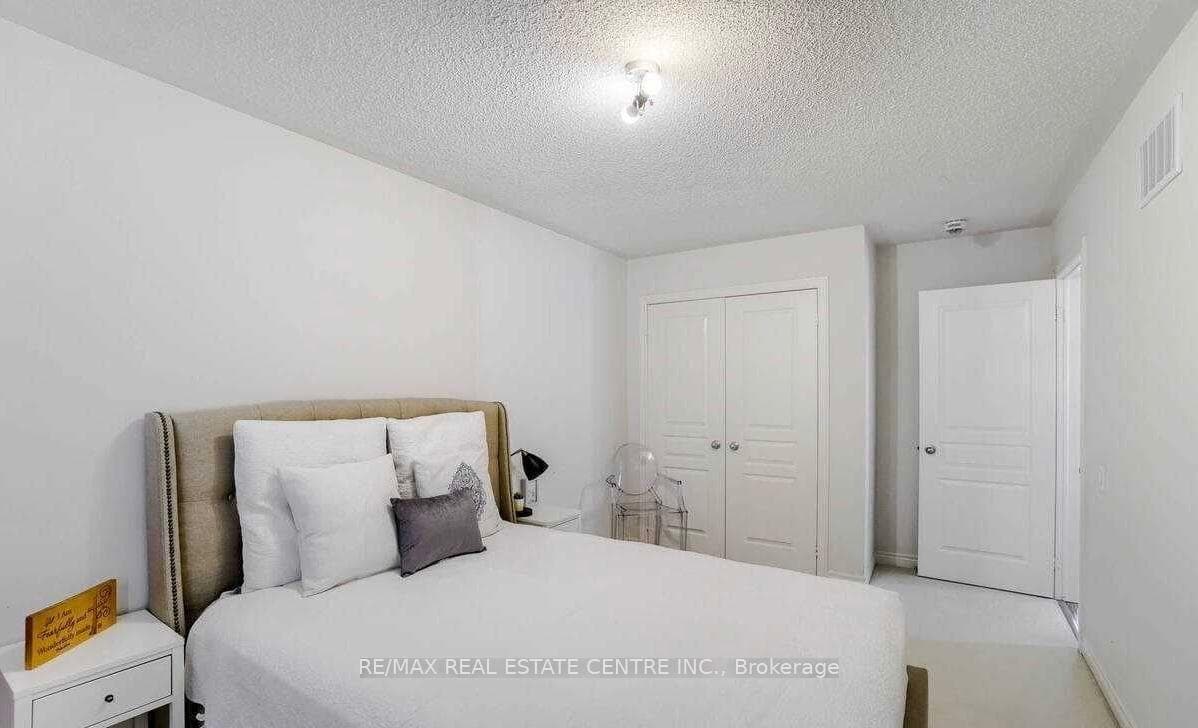 5 Blackberry Valley Crescent photo 14