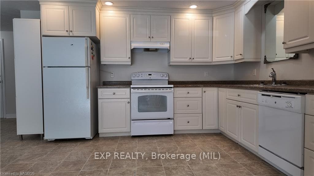 125 WILLIAM Street Unit 205 photo 11