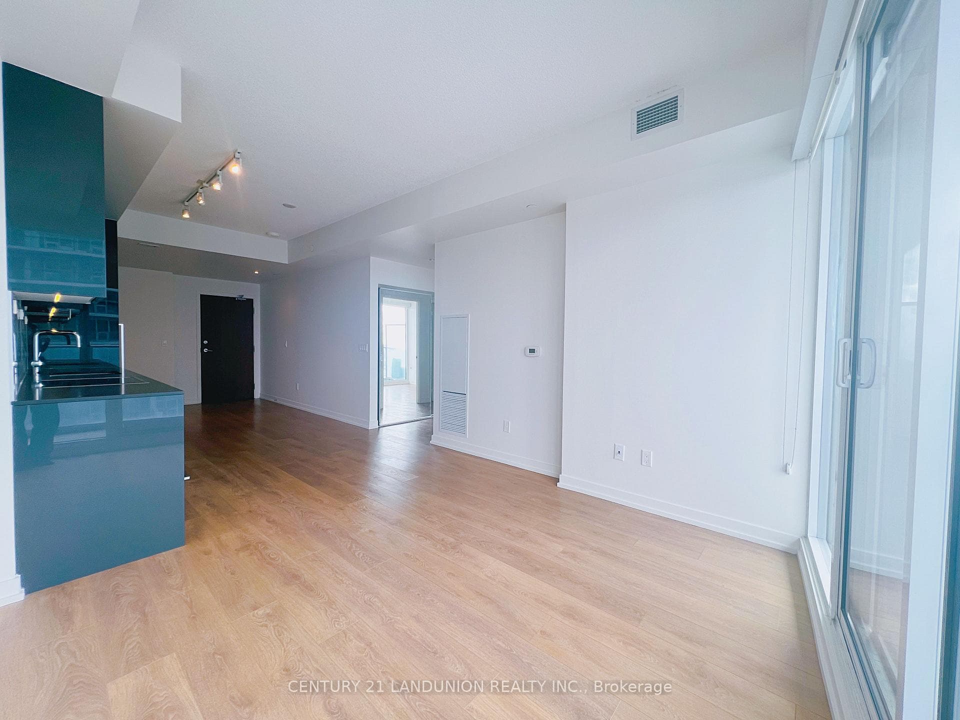 115 McMahon Drive Unit 3101 photo 8