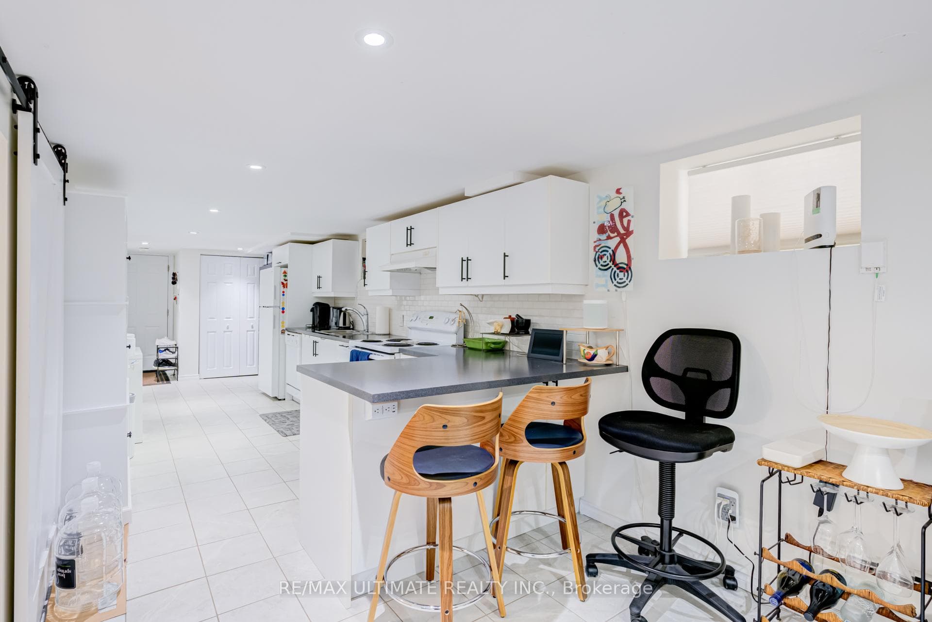 533 Kingston Road photo 10