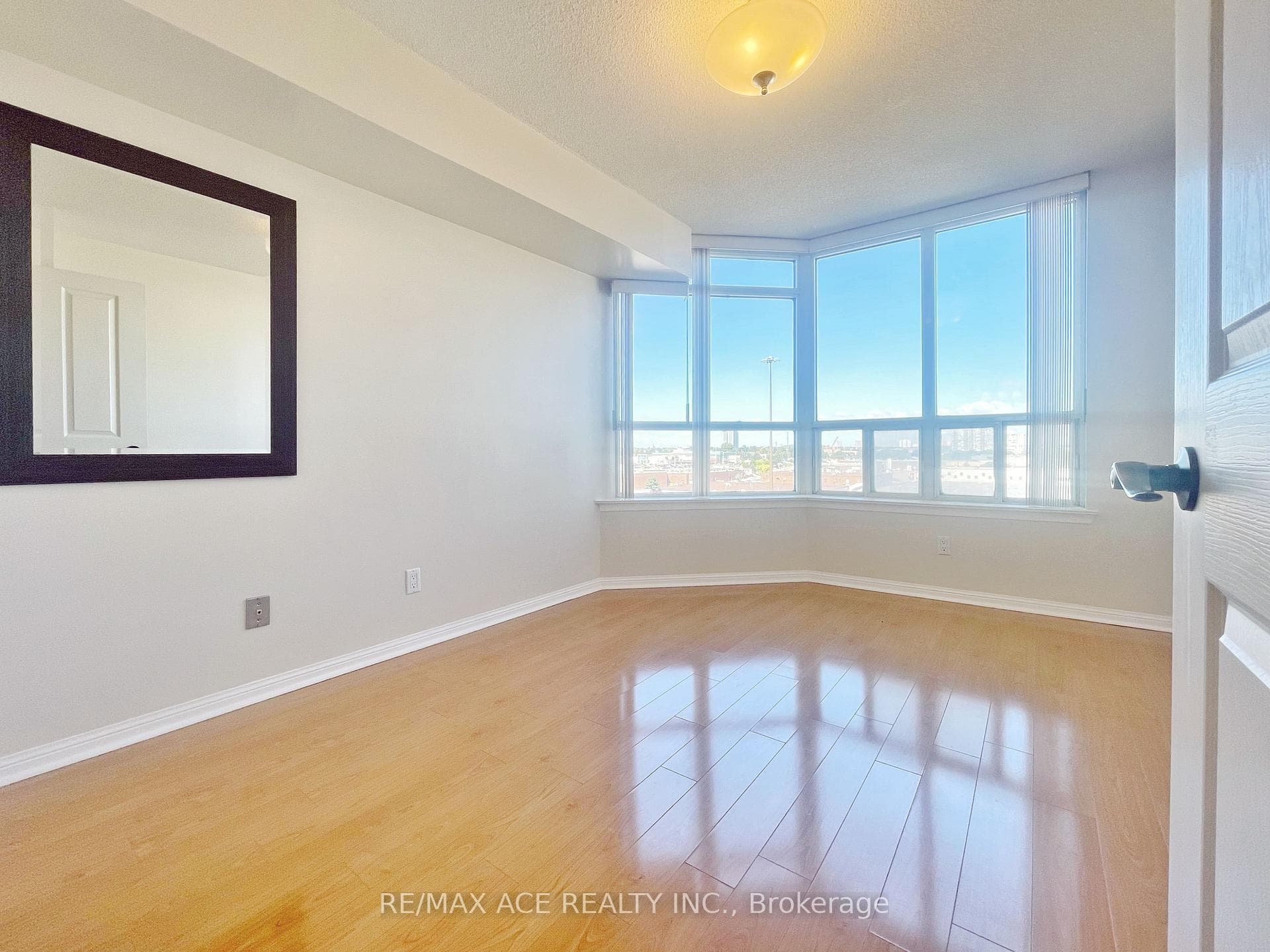 88 Corporate Drive Unit 615 photo 1