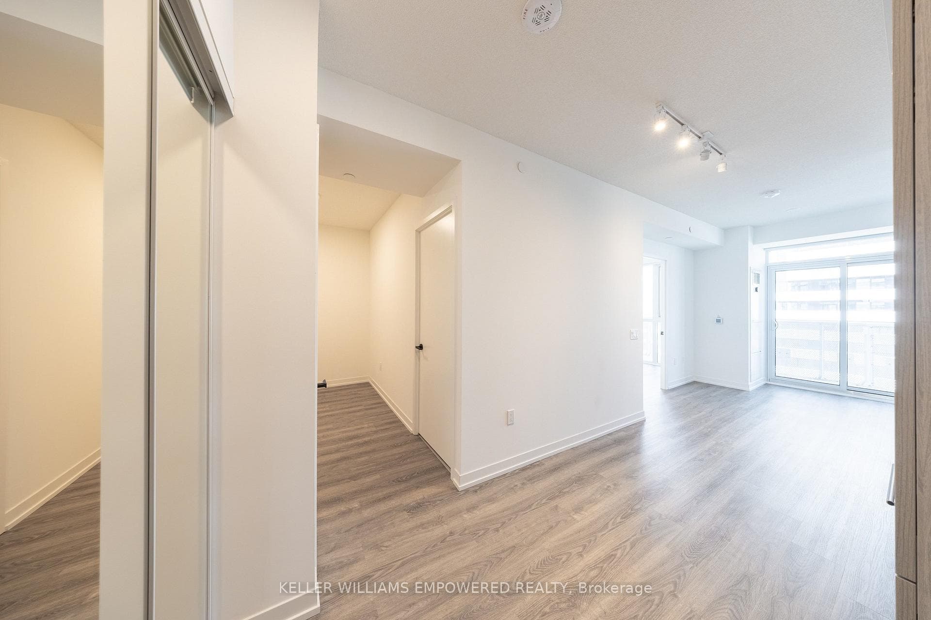 8 Interchange Way Unit 5701 photo 11