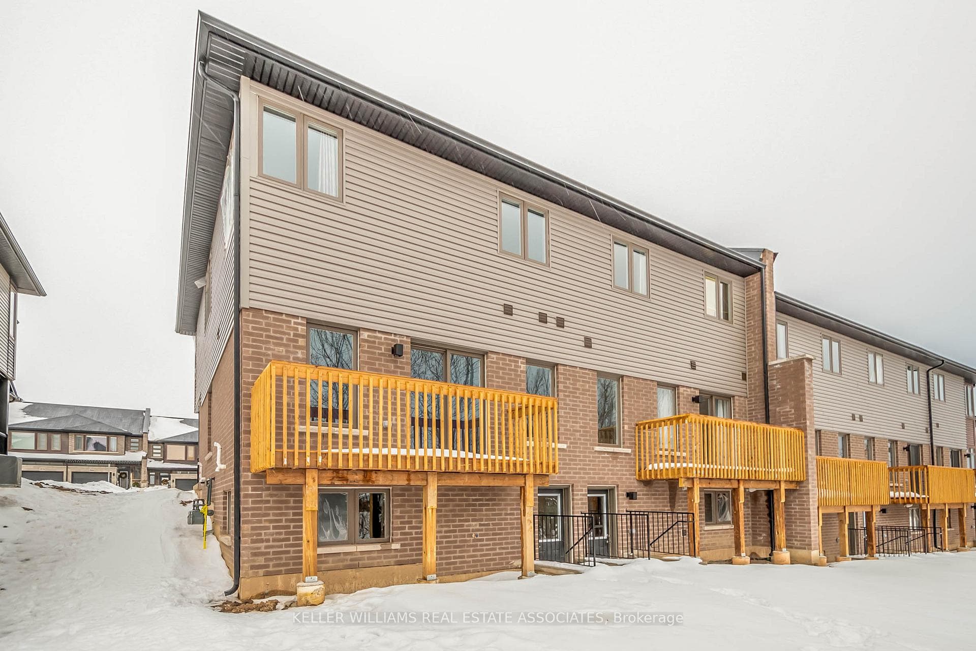 3981 Crown Street photo 21