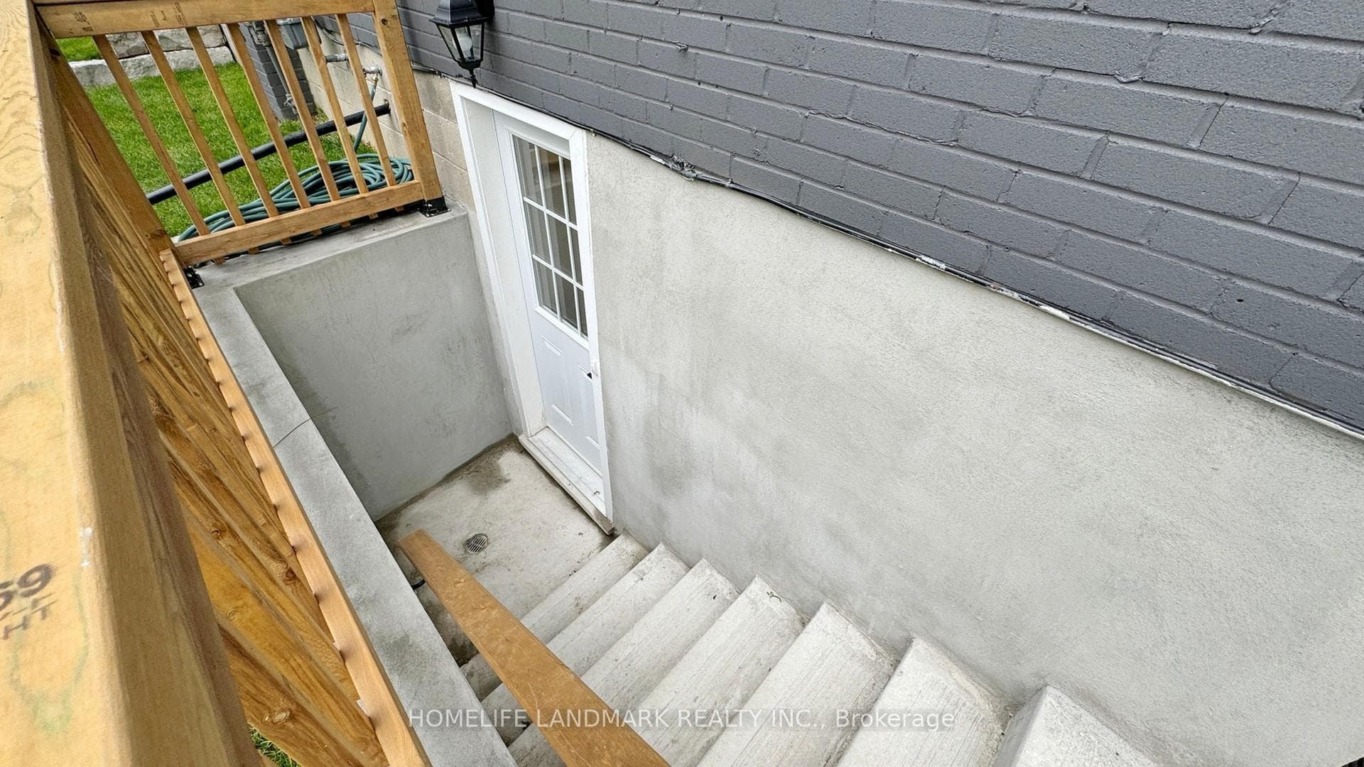 1661 Mount Albert Road Unit Unit 2 photo 2