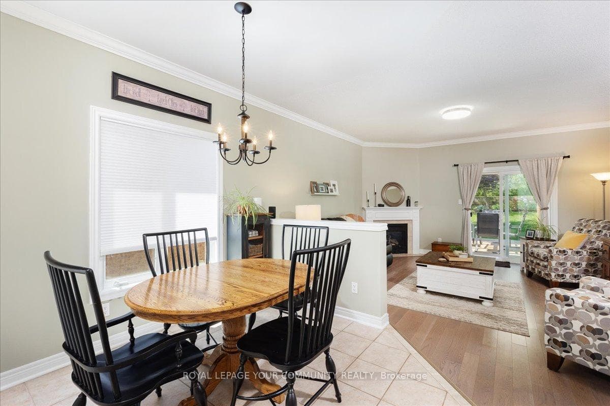 120 Waterbury Crescent photo 13