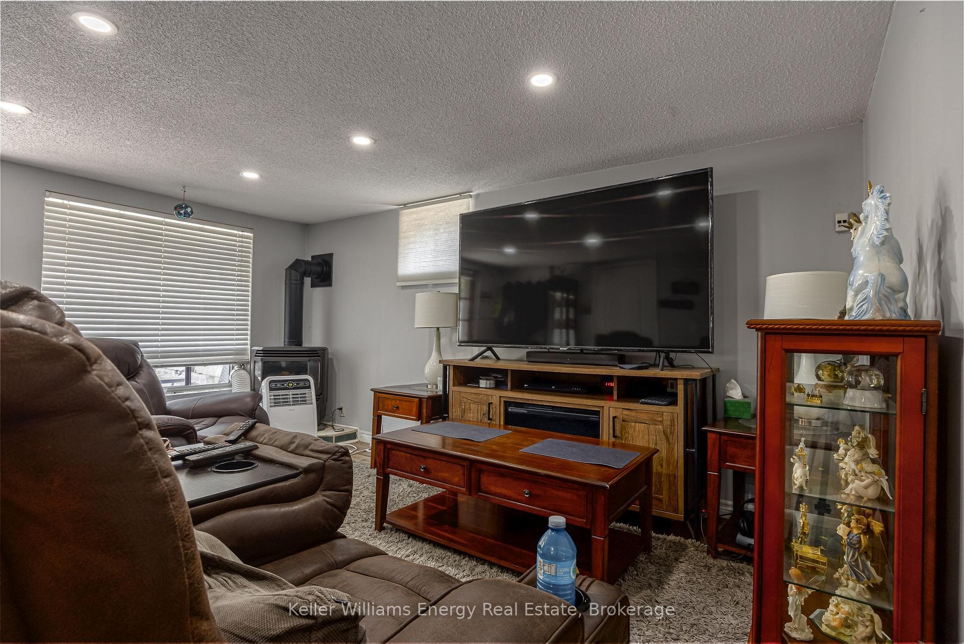 405 Bernhard Crescent photo 30