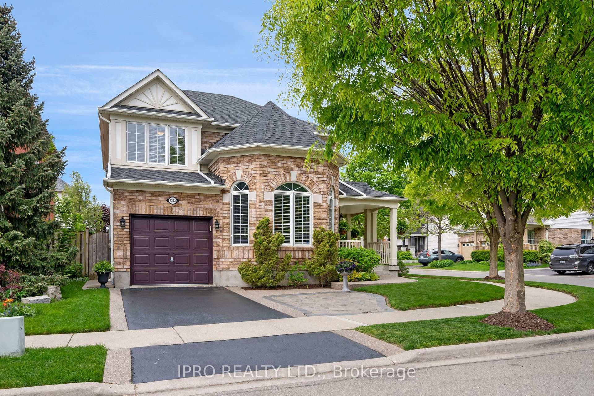1392 Hill Street photo 3
