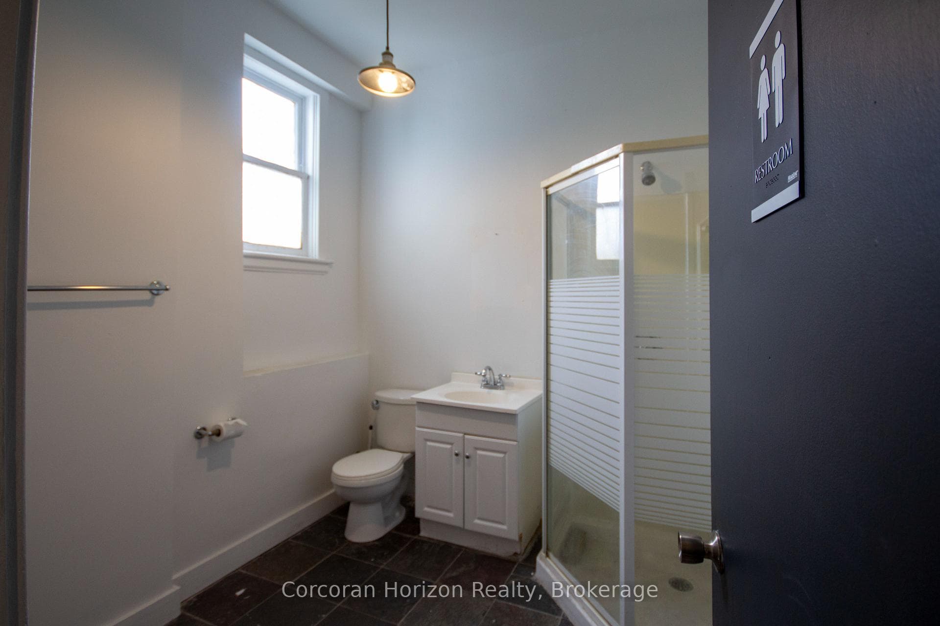 323 King Street photo 21