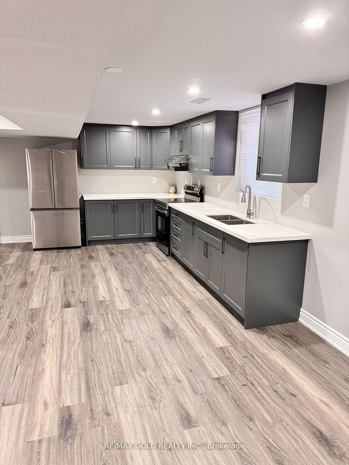 4 Gollop Crescent photo 6