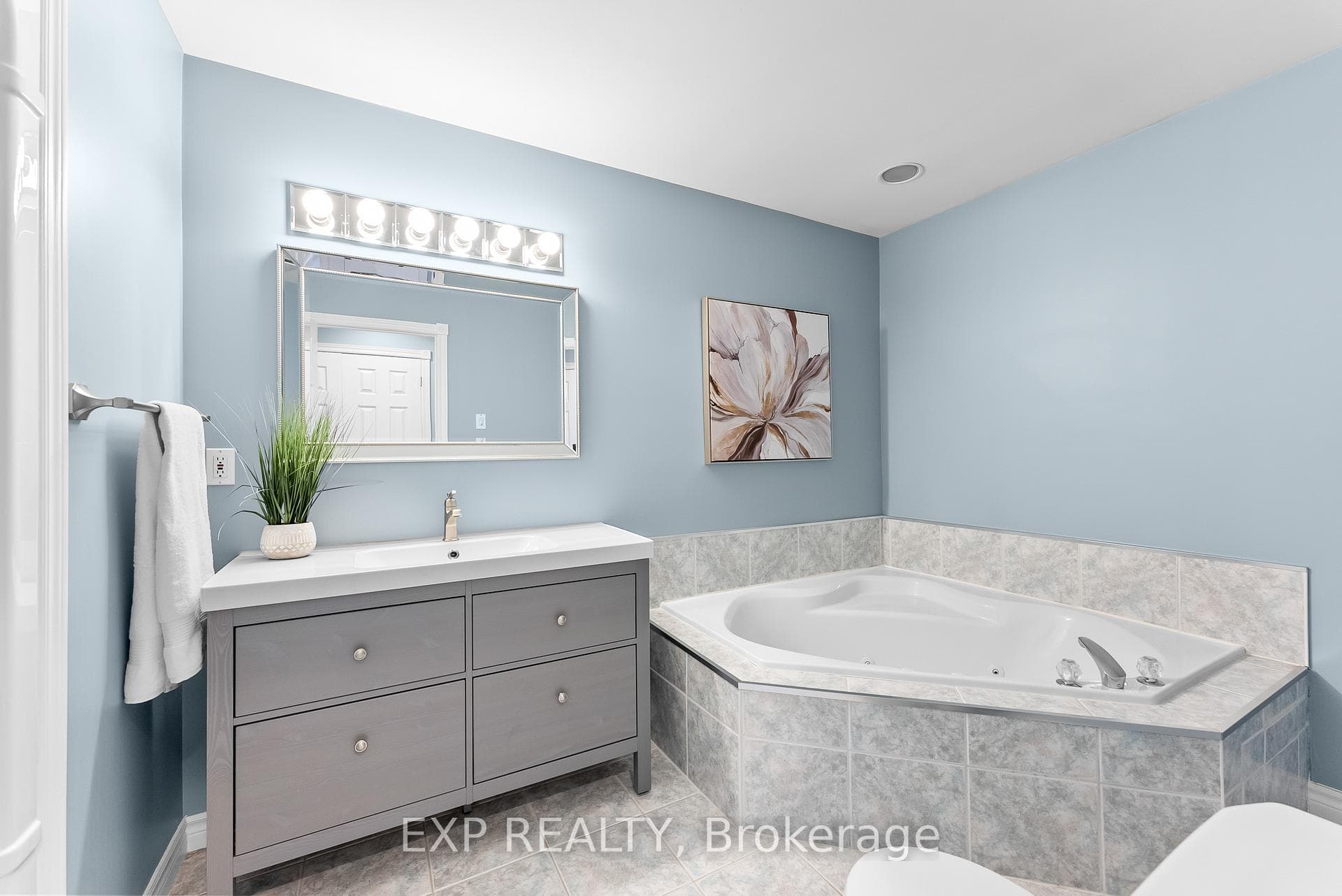 54 Sterling Street photo 21