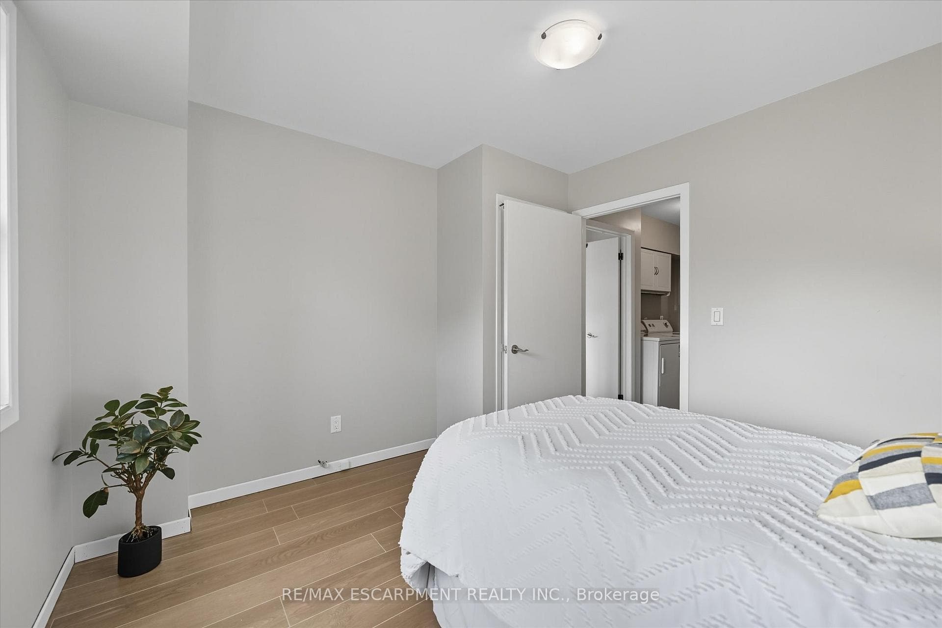 966 UPPER SHERMAN Avenue photo 20