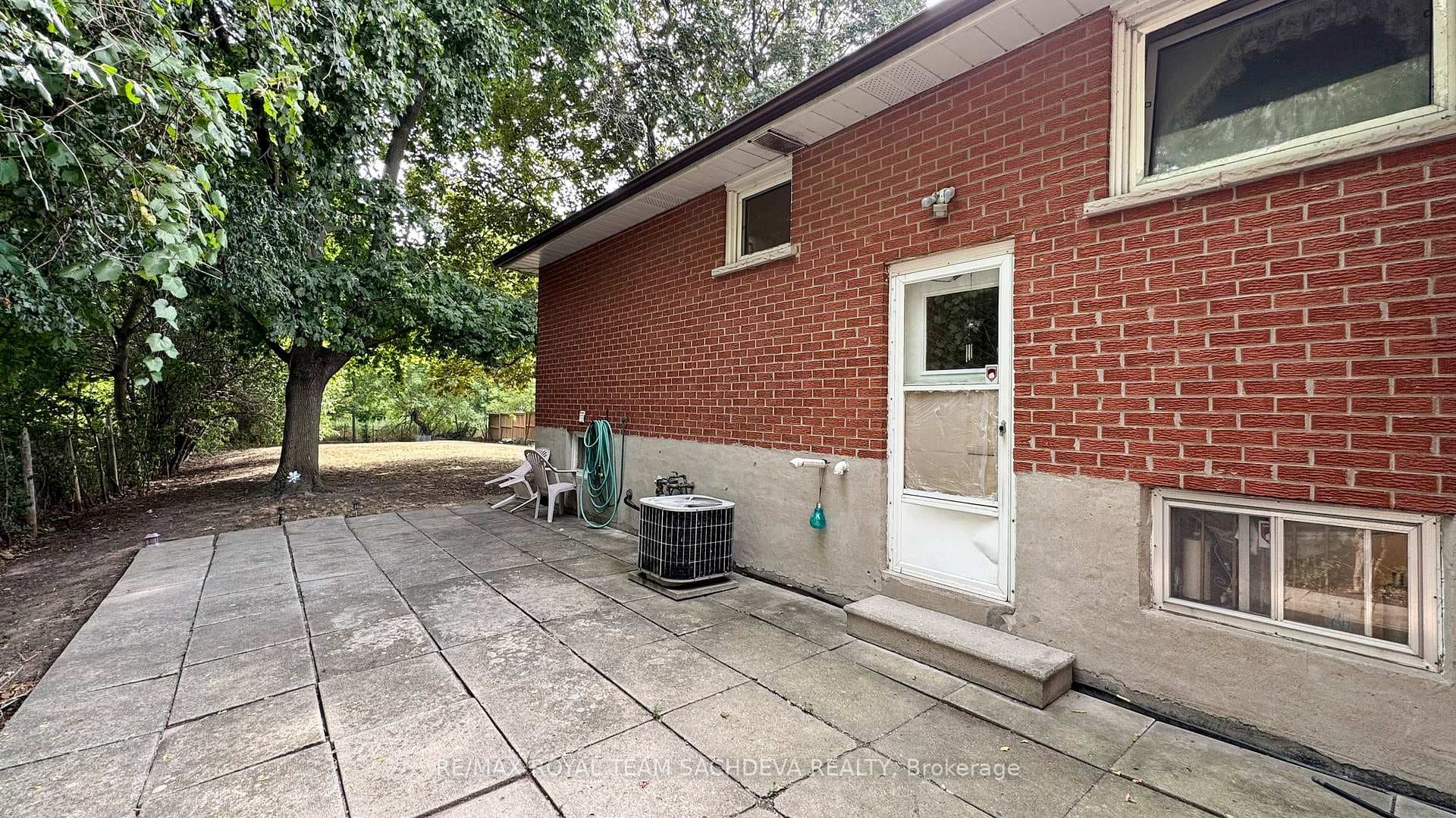 765 Morrish Road photo 32