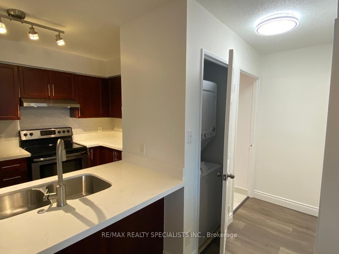 156 Enfield Place Unit 2001 photo 10