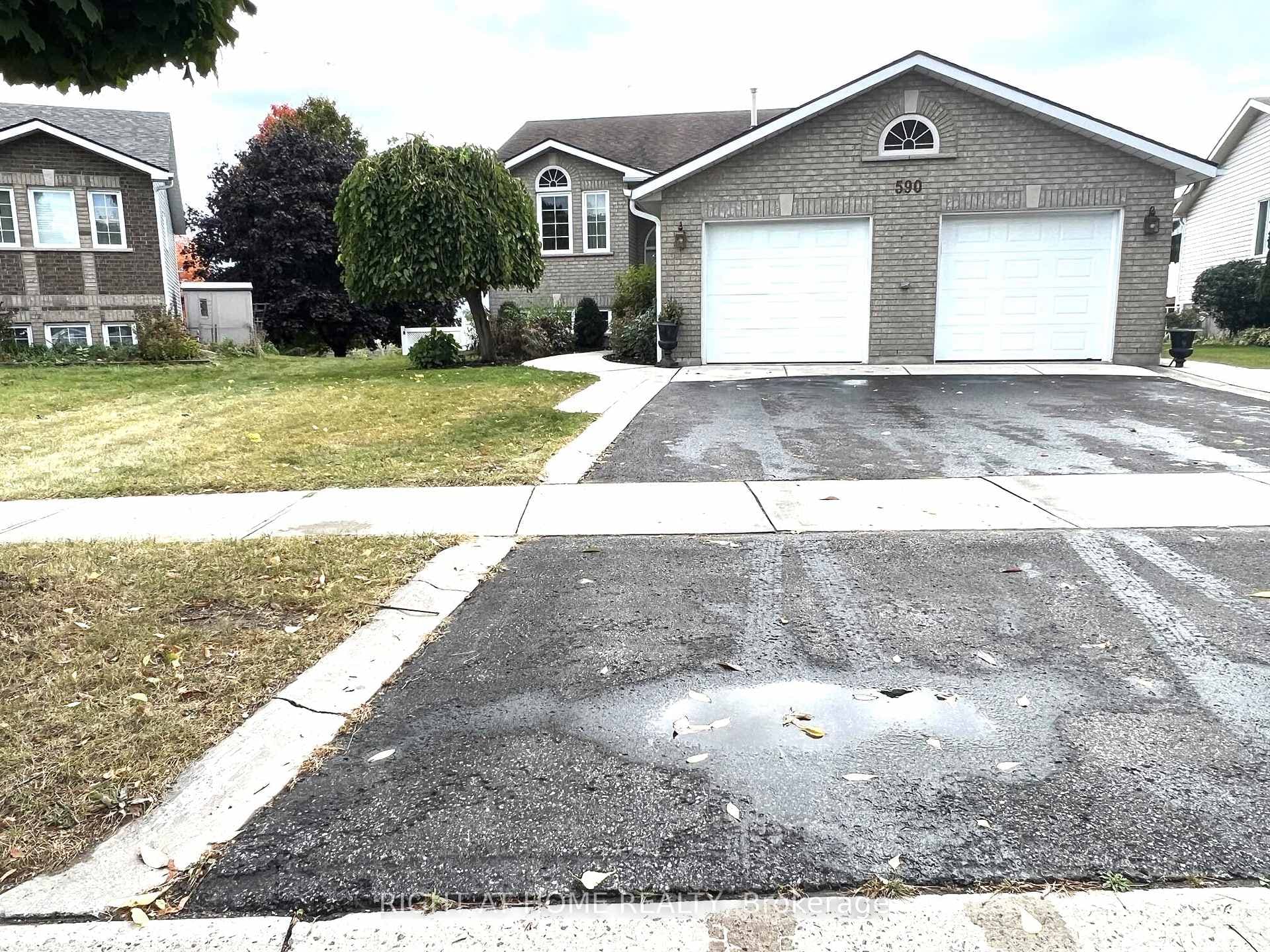 Large driveway that can fit 4 cars