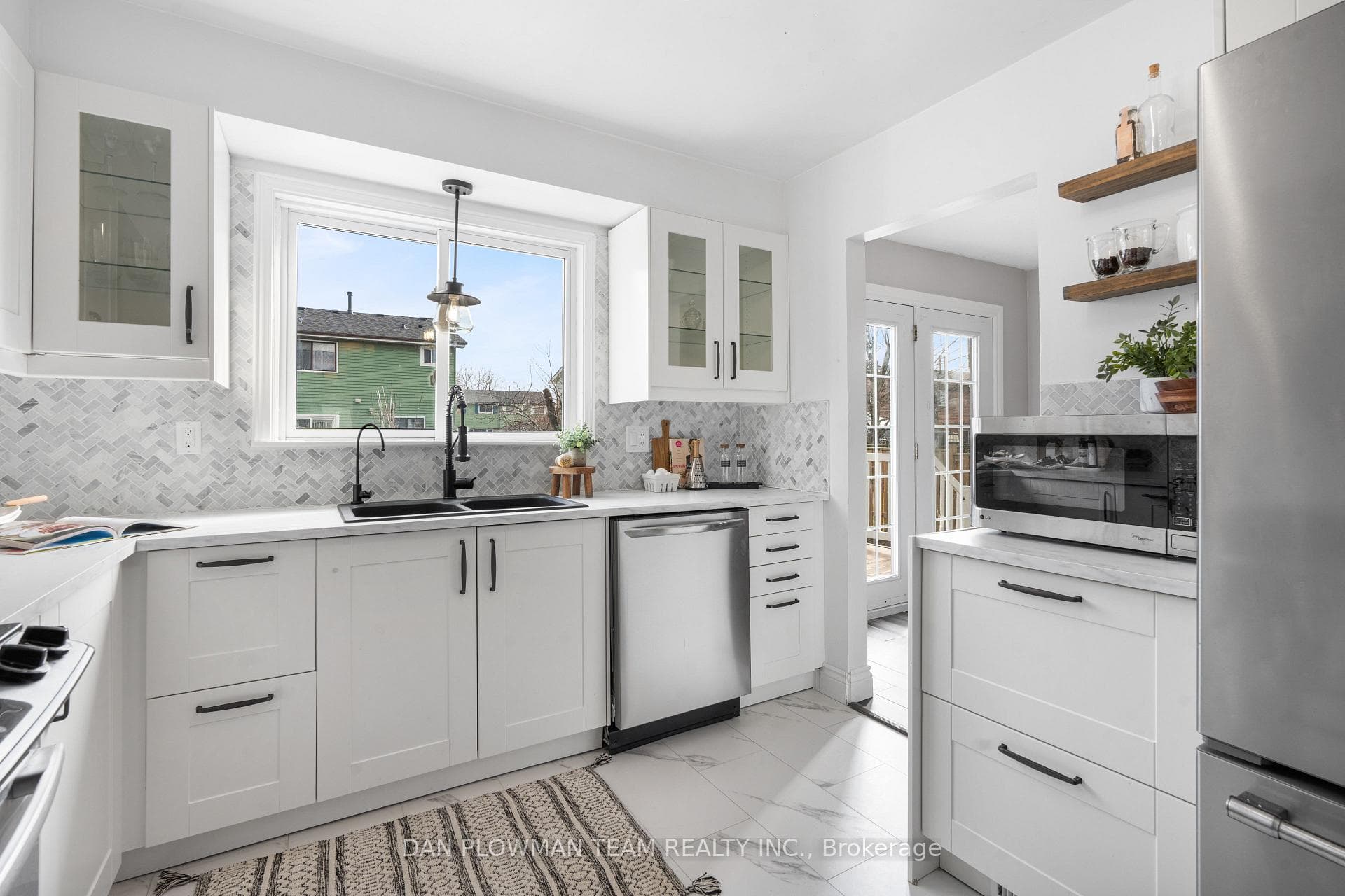 1262 Fenelon Crescent photo 13