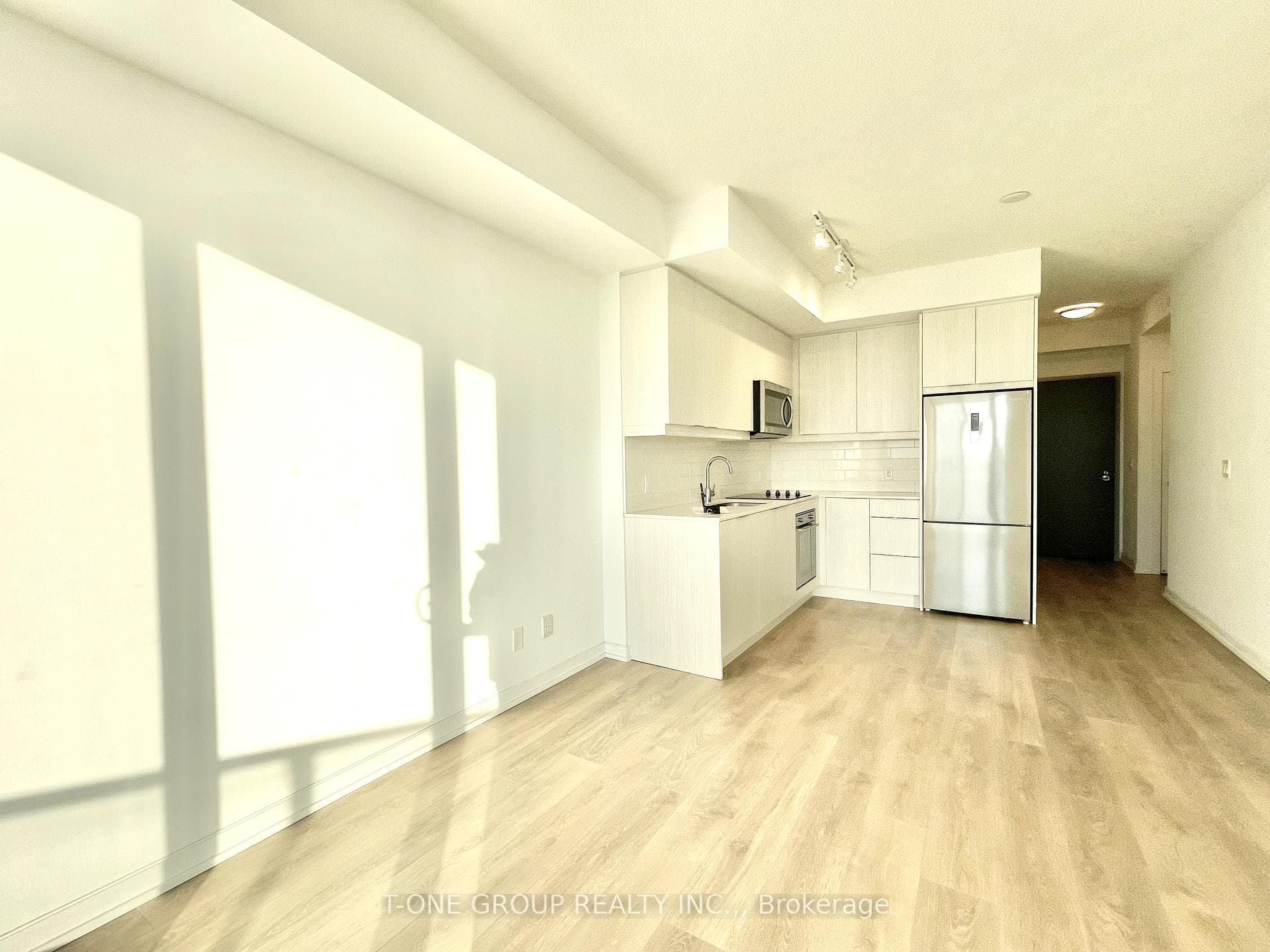 36 Forest Manor Road Unit 806 photo 2