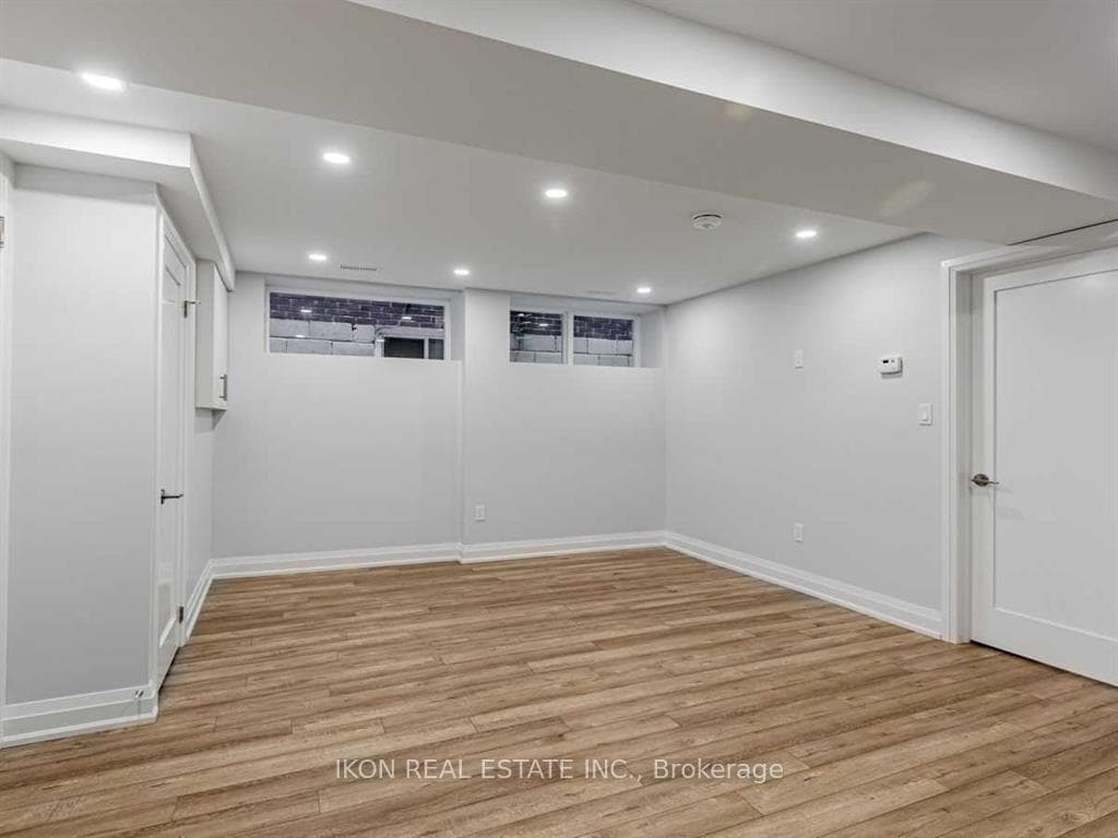 989 Avenue Road photo 9