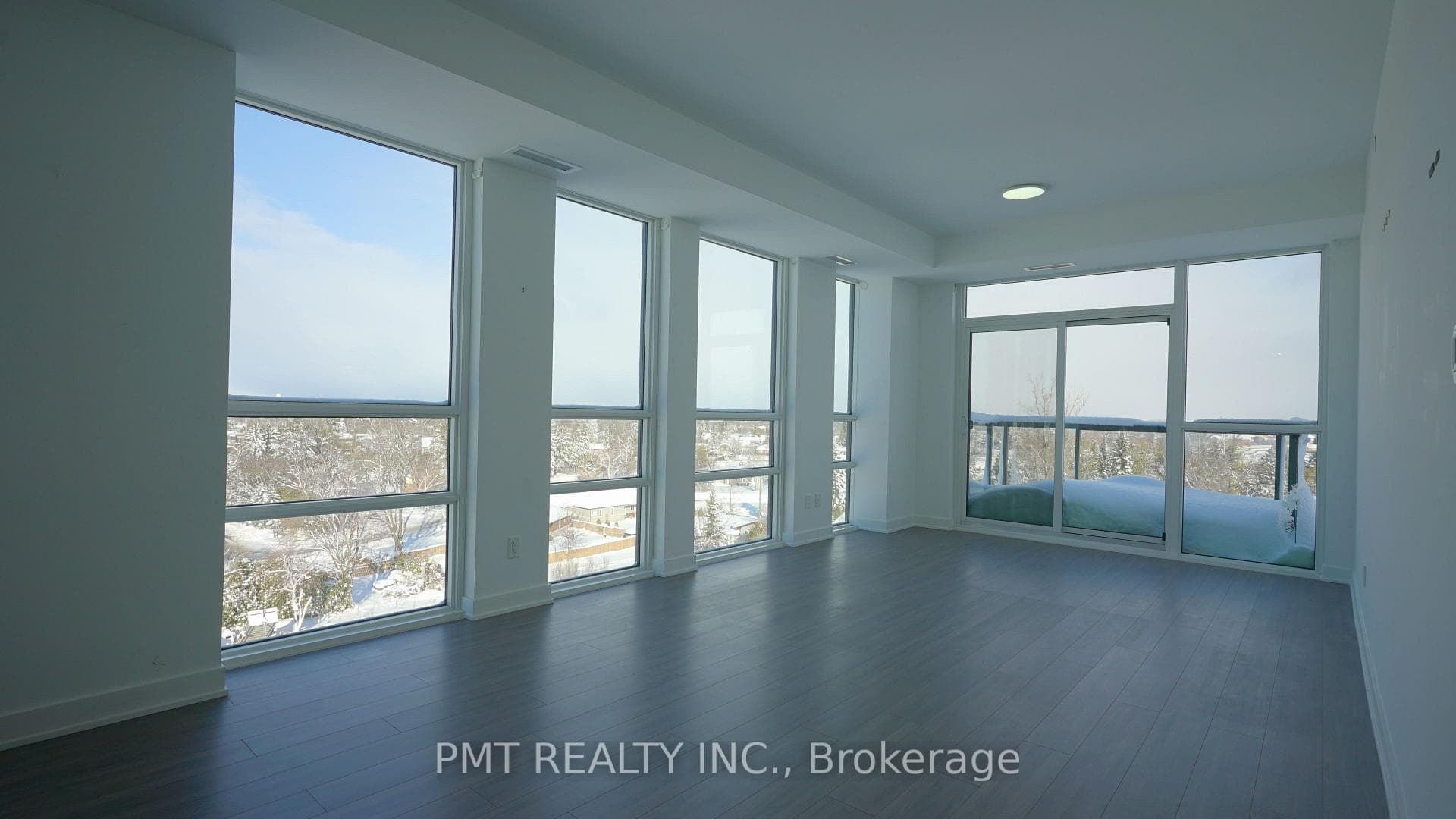 681 Yonge Street Unit 622 photo 2
