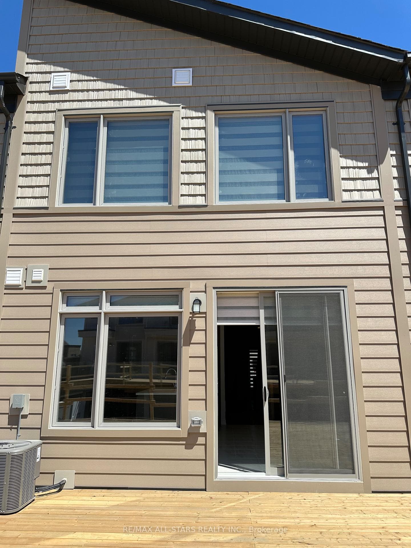 11816 Tenth Line photo 9