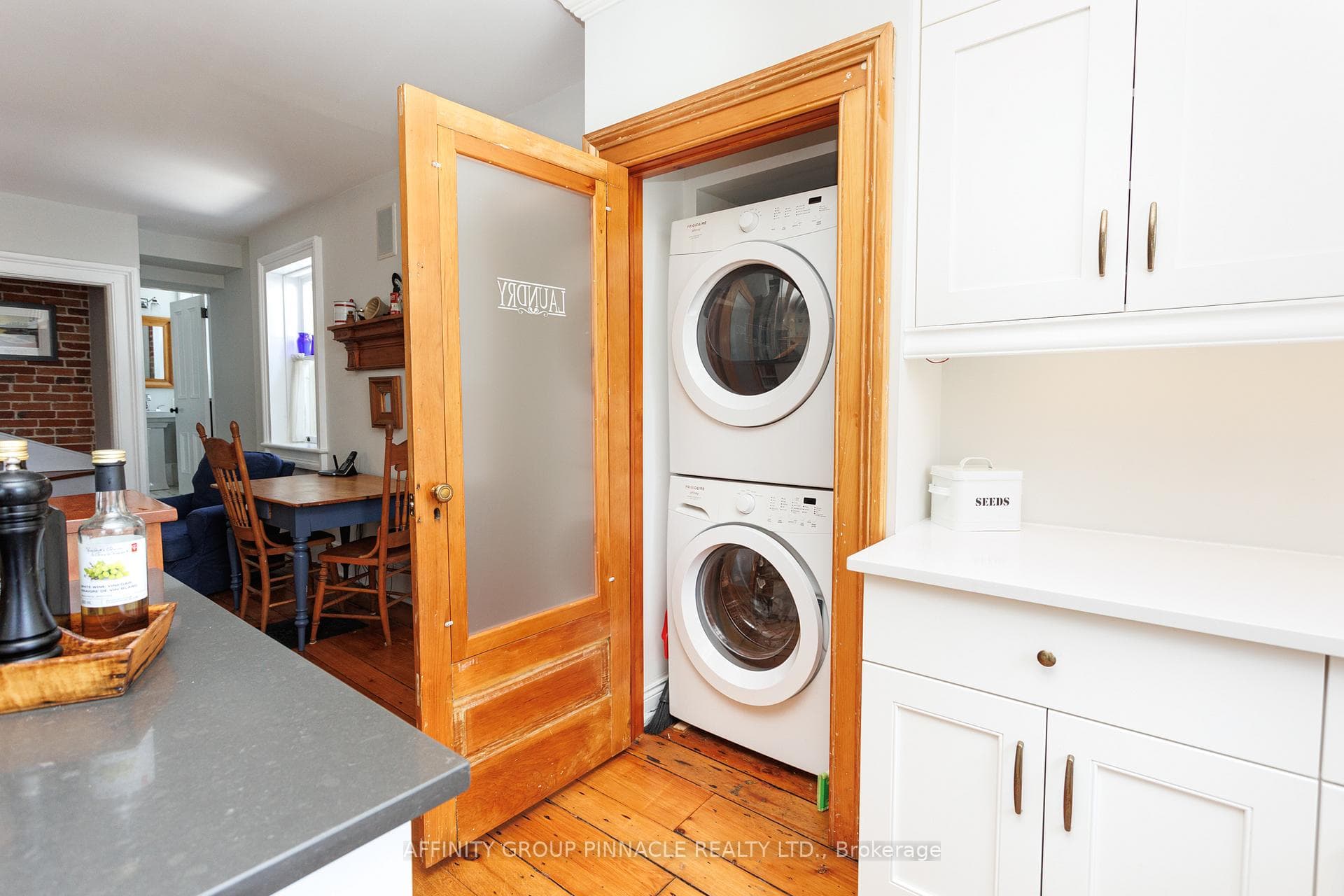 145 King Street photo 22