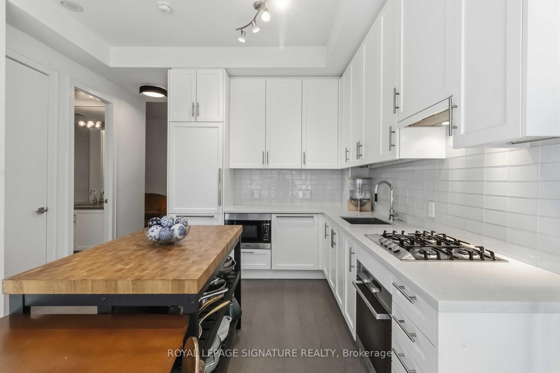 29 Queens Quay Unit 518 photo 5