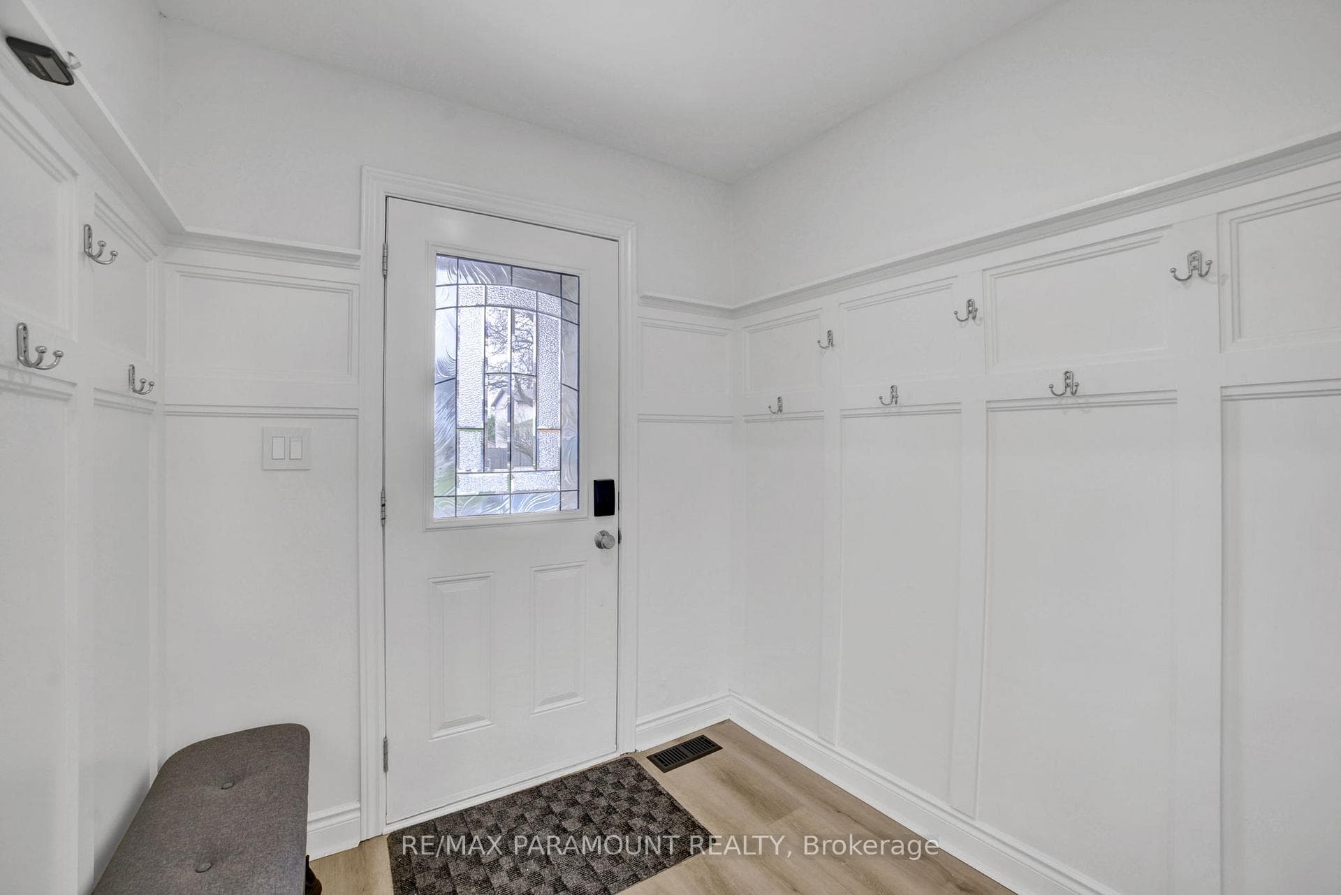 2641 Cavendish Drive photo 4