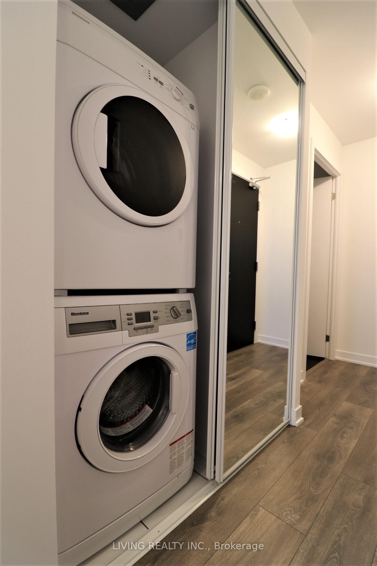 87 Peter Street Unit 1603 photo 8