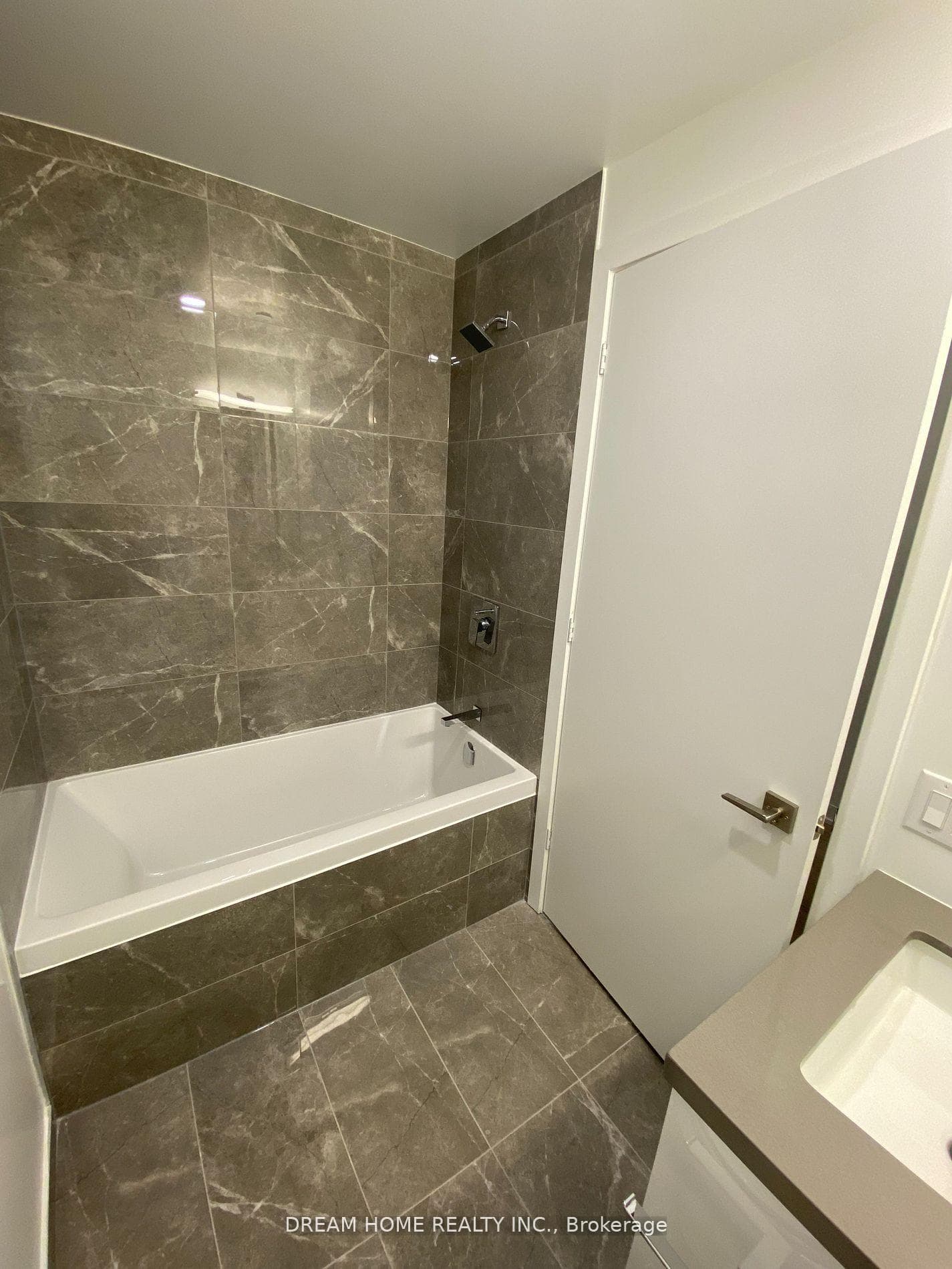 195 mccaul Street Unit 707 photo 10