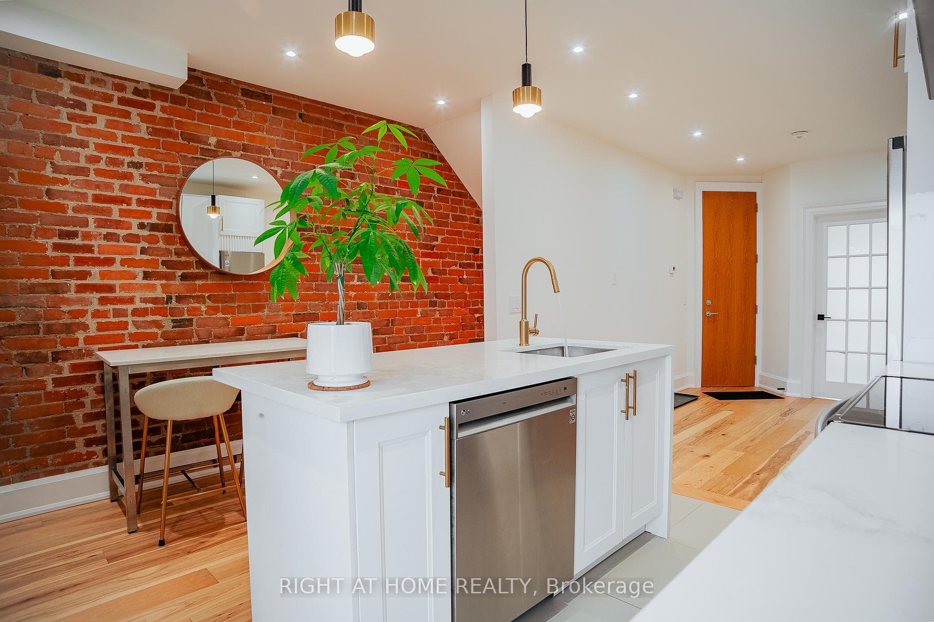 39 Sellers Avenue photo 2