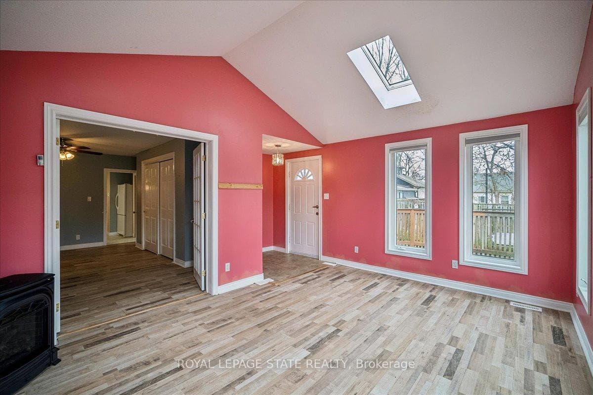 5 Herbert Court photo 16