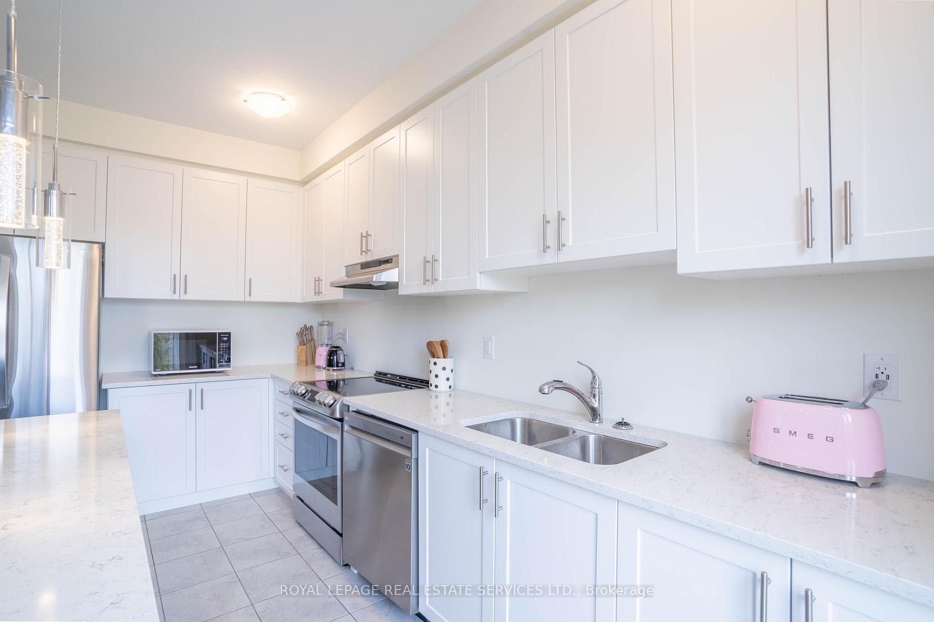 84 Barkerville Drive photo 6