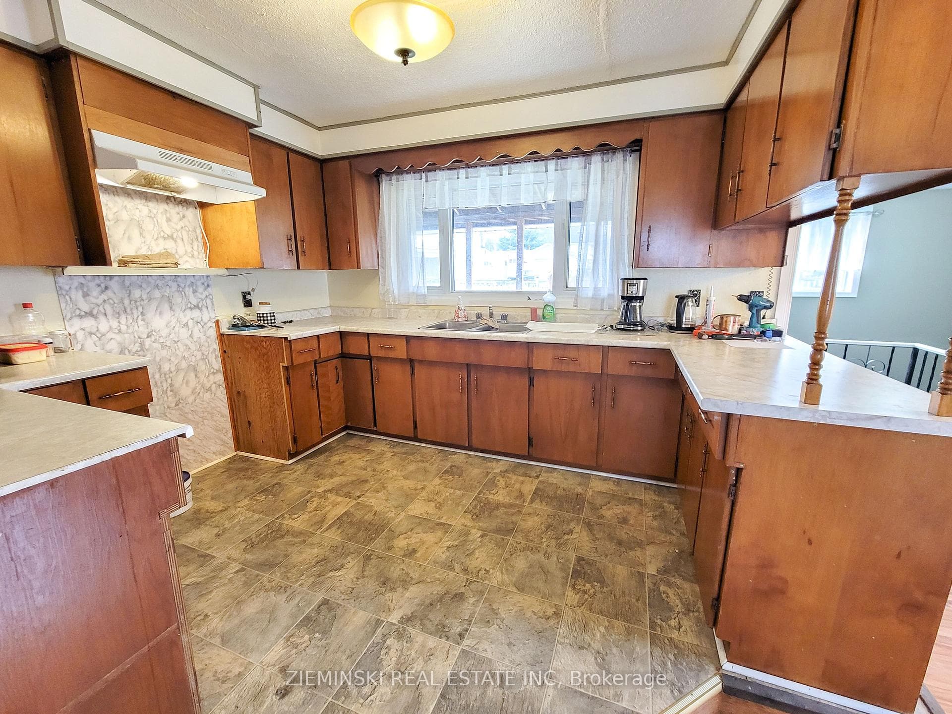 31-33 Anson Drive photo 8