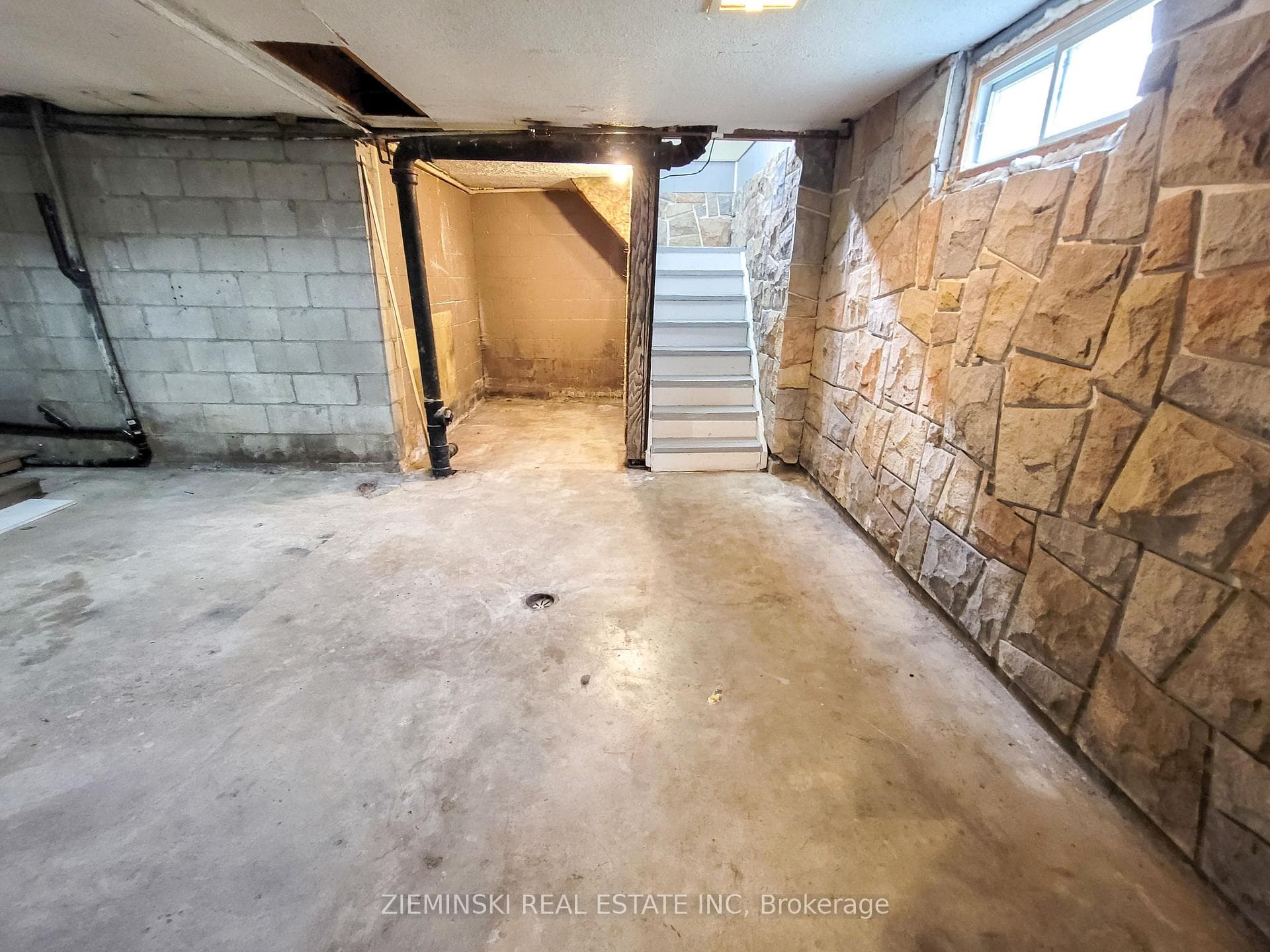 31-33 Anson Drive photo 21