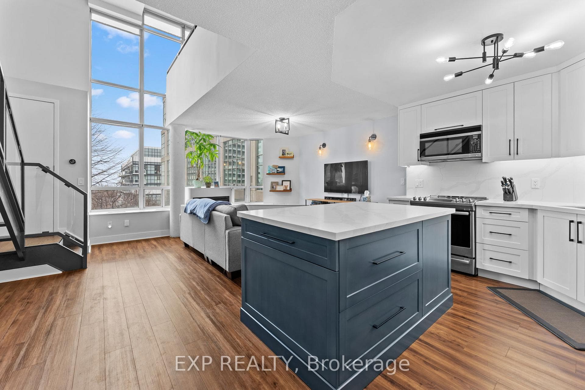 250 Manitoba Street Unit 637 photo 1