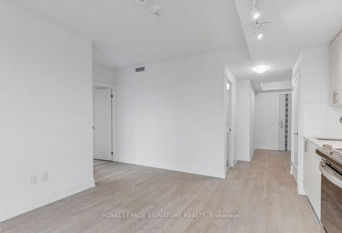 2550 Simcoe Street Unit 2007 photo 6