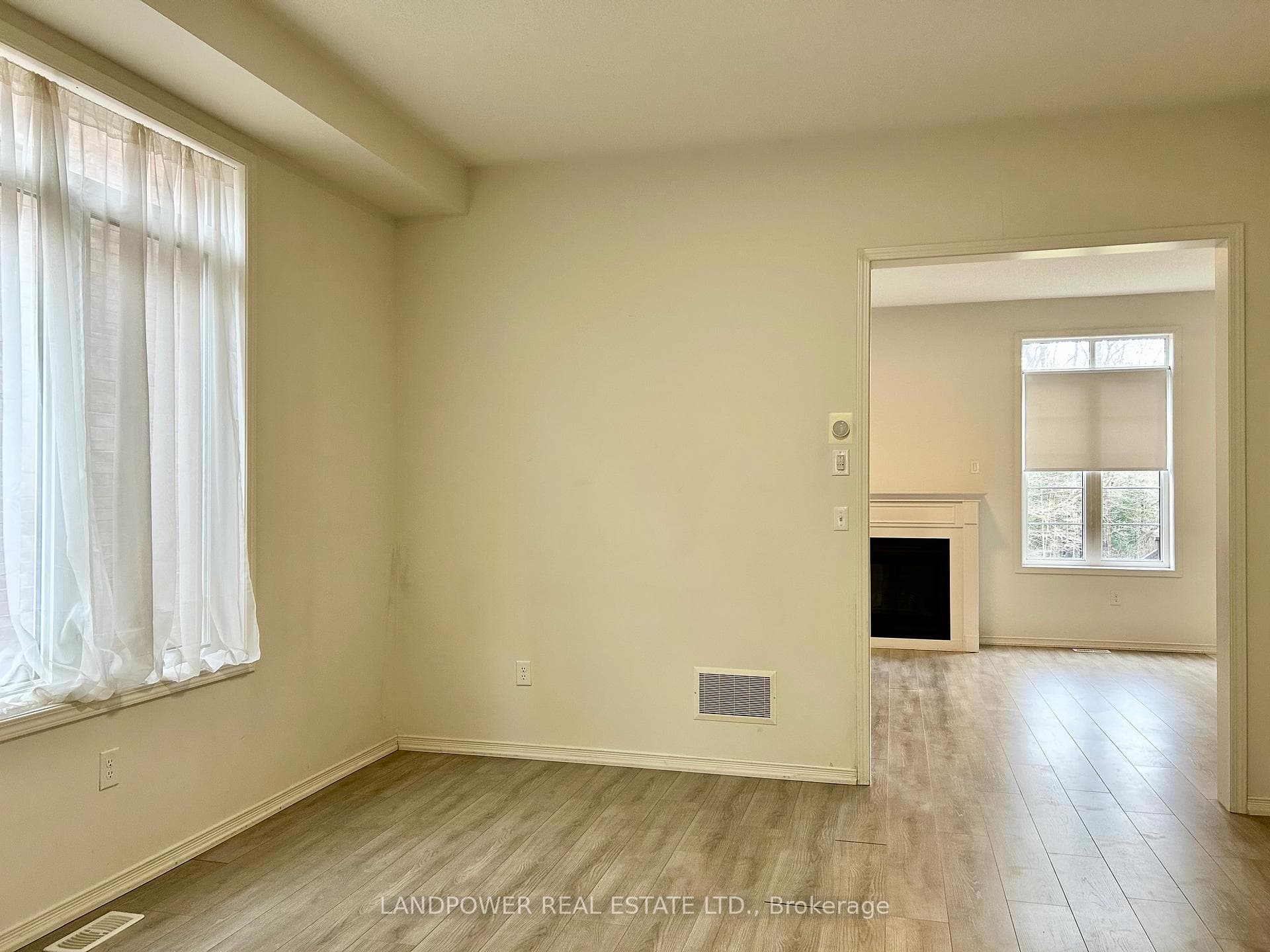 2392 Dress Circle Crescent photo 3