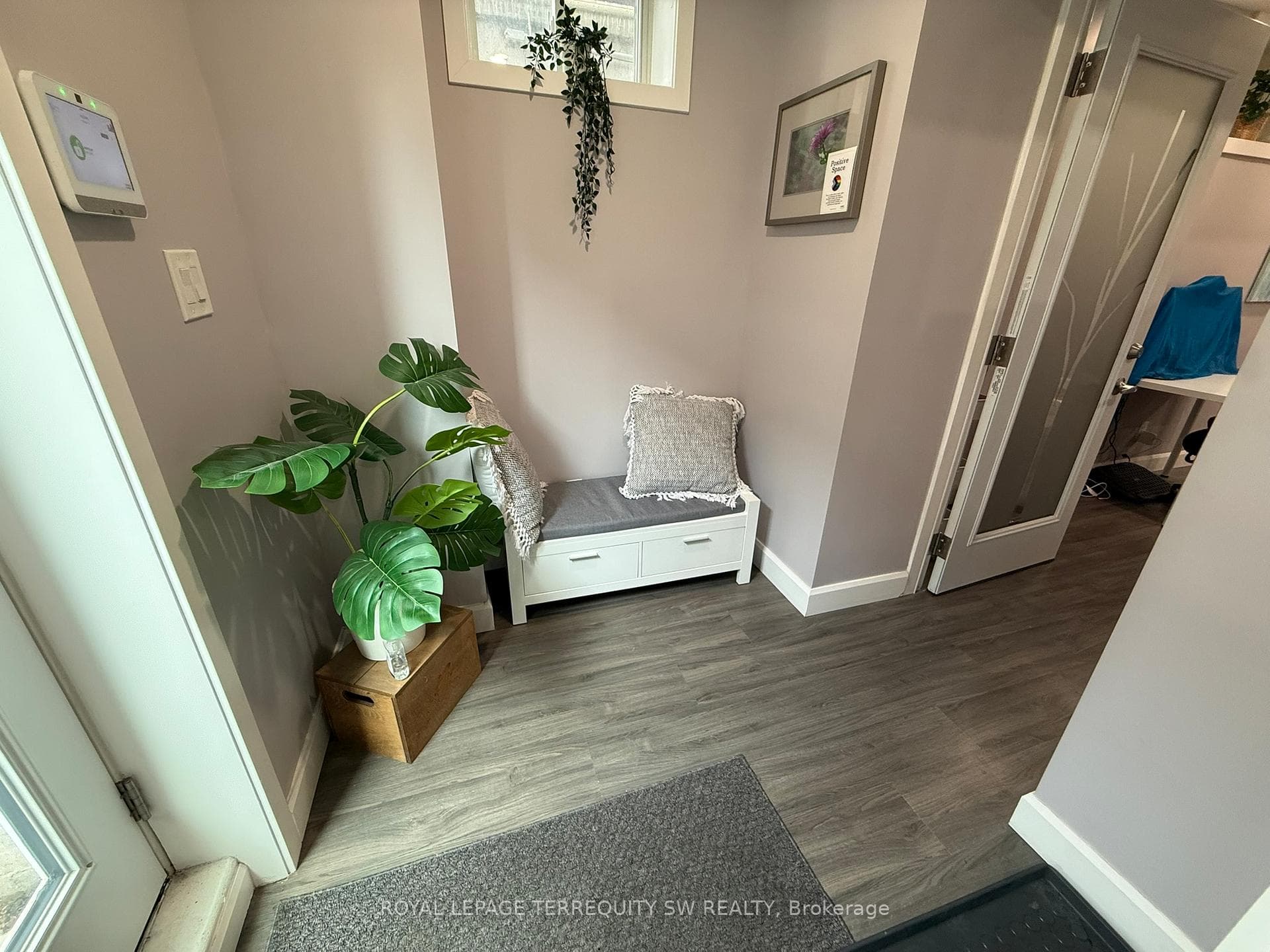 2134 Dundas Street Unit Unit 1 Lower photo 6
