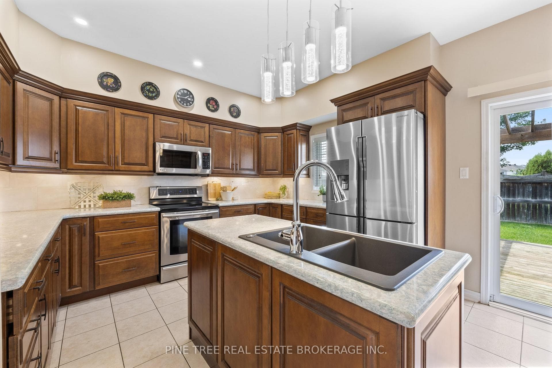 74 Empire Drive photo 10